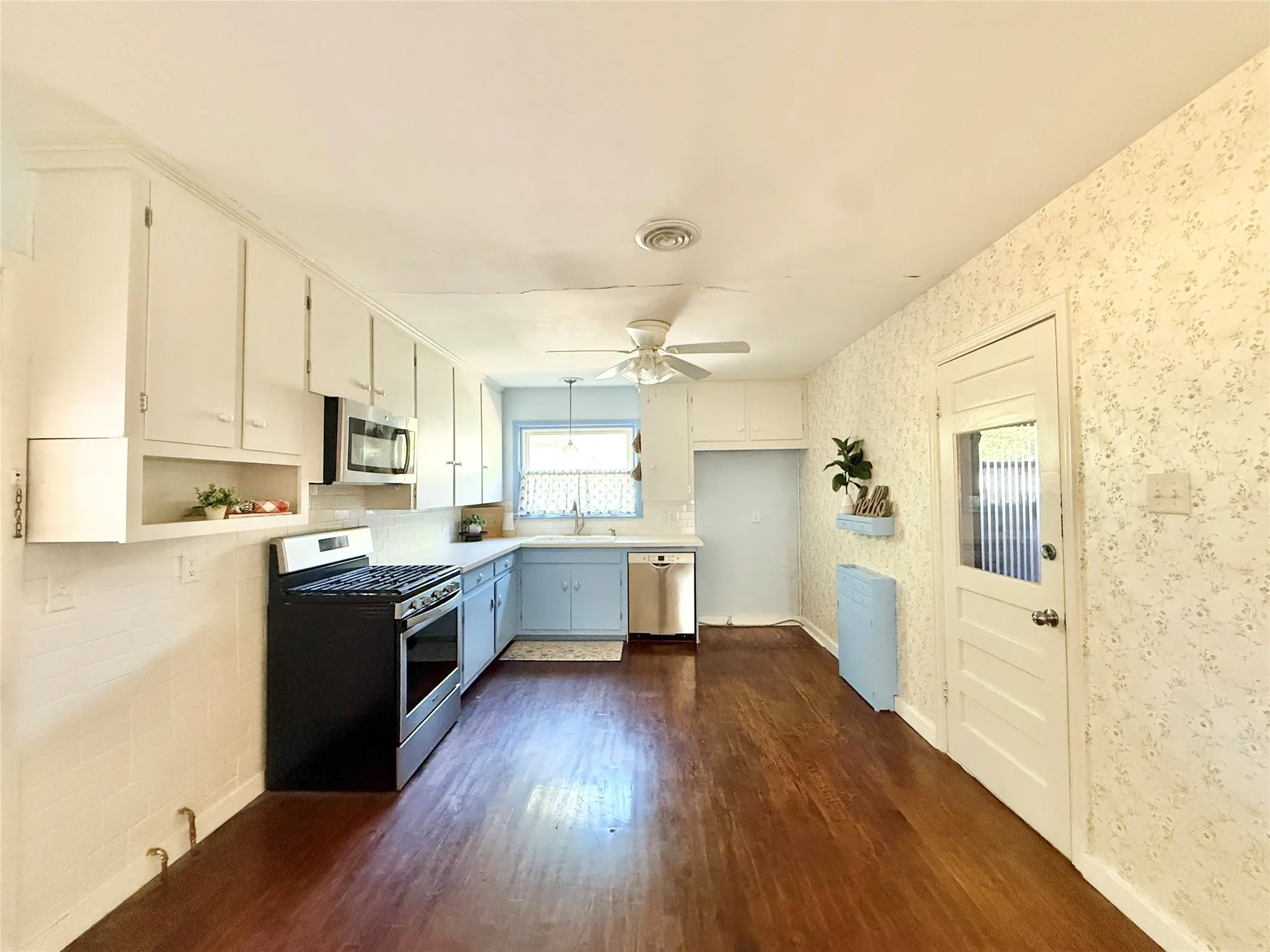 Single Family Residence For Sale in Taylor County , 2102 Ballinger Street, Abilene, Texas 79605, 2 Bedroom, 1 Bathroom, 1 Garage spaces, 1,077 Sqft, built in 1955, mls#21406634, Real Estate Agent in Abilene, Homes For Sale in Taylor county, Homes For Sale in Abilene, Realtor in Abilene Texas, Real Estate Brokerage Independent Realty Texas, Luminita Cordes Realtor