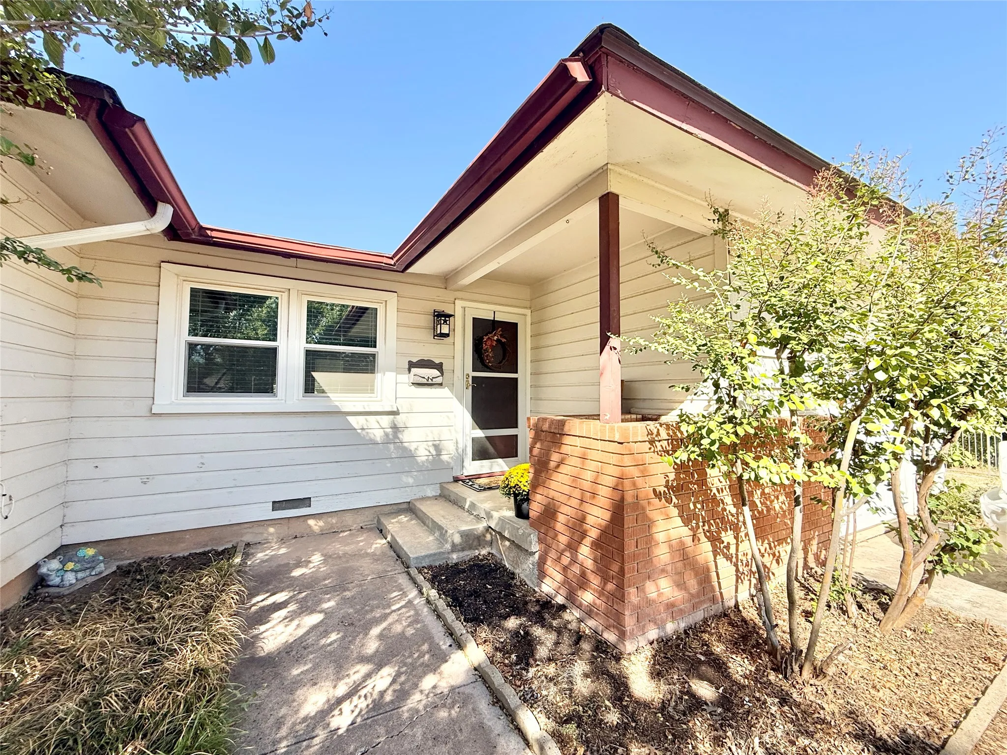 Single Family Residence For Sale in Taylor County , 2102 Ballinger Street, Abilene, Texas 79605, 2 Bedroom, 1 Bathroom, 1 Garage spaces, 1,077 Sqft, built in 1955, mls#21406634, Real Estate Agent in Abilene, Homes For Sale in Taylor county, Homes For Sale in Abilene, Realtor in Abilene Texas, Real Estate Brokerage Independent Realty Texas, Luminita Cordes Realtor