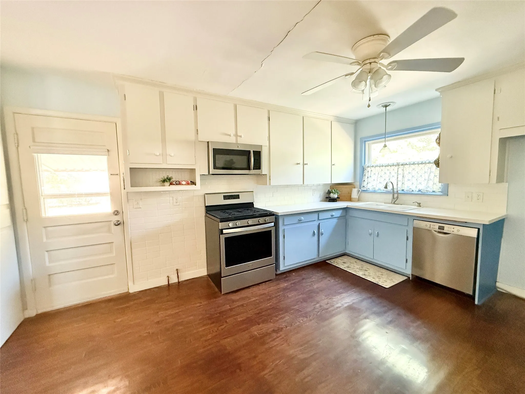 Single Family Residence For Sale in Taylor County , 2102 Ballinger Street, Abilene, Texas 79605, 2 Bedroom, 1 Bathroom, 1 Garage spaces, 1,077 Sqft, built in 1955, mls#21406634, Real Estate Agent in Abilene, Homes For Sale in Taylor county, Homes For Sale in Abilene, Realtor in Abilene Texas, Real Estate Brokerage Independent Realty Texas, Luminita Cordes Realtor