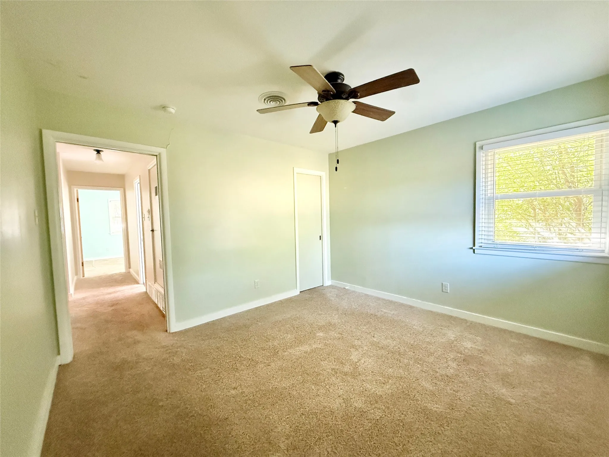 Single Family Residence For Sale in Taylor County , 2102 Ballinger Street, Abilene, Texas 79605, 2 Bedroom, 1 Bathroom, 1 Garage spaces, 1,077 Sqft, built in 1955, mls#21406634, Real Estate Agent in Abilene, Homes For Sale in Taylor county, Homes For Sale in Abilene, Realtor in Abilene Texas, Real Estate Brokerage Independent Realty Texas, Luminita Cordes Realtor