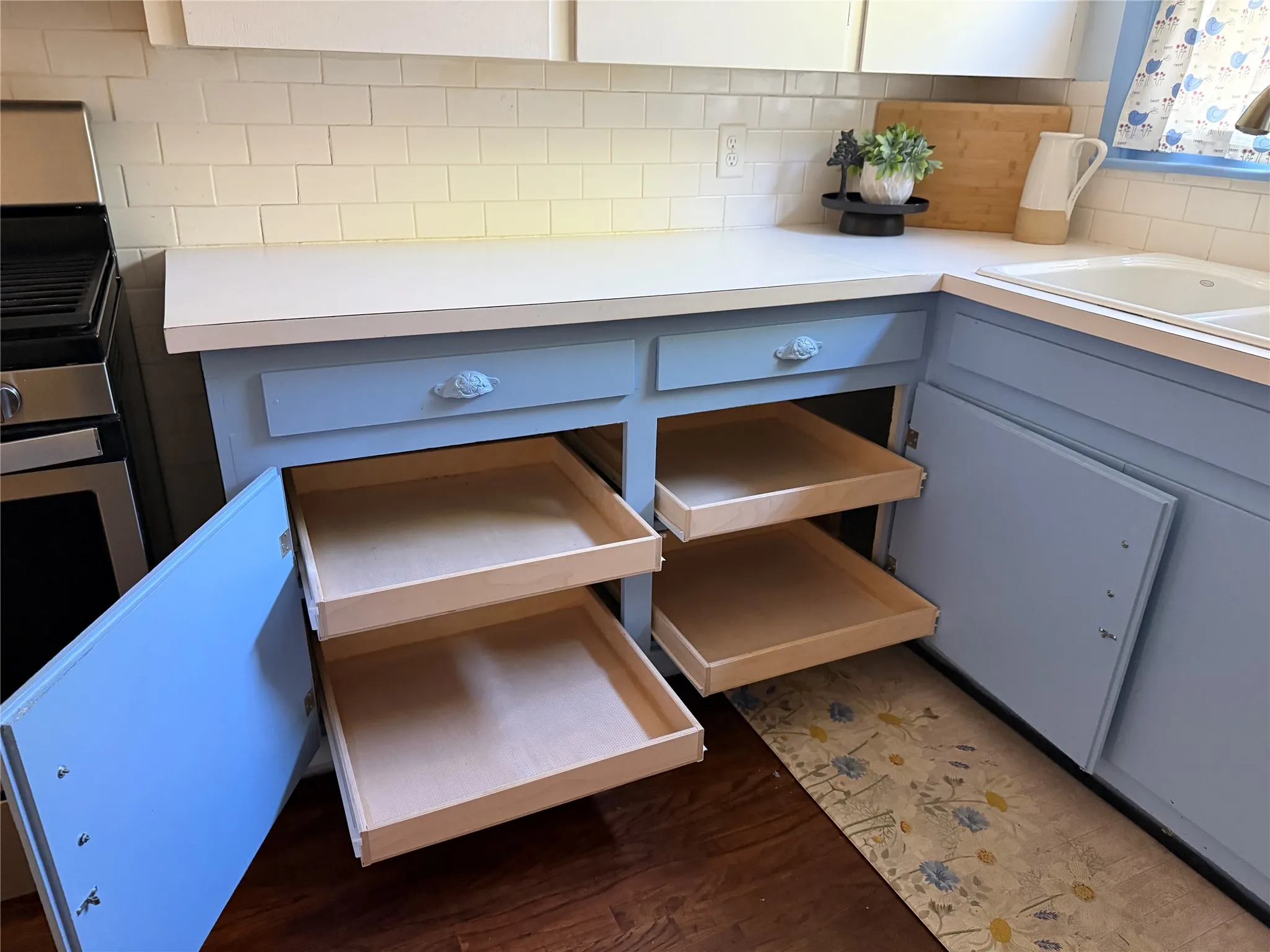 kitchen cabinets have slide out shelves
