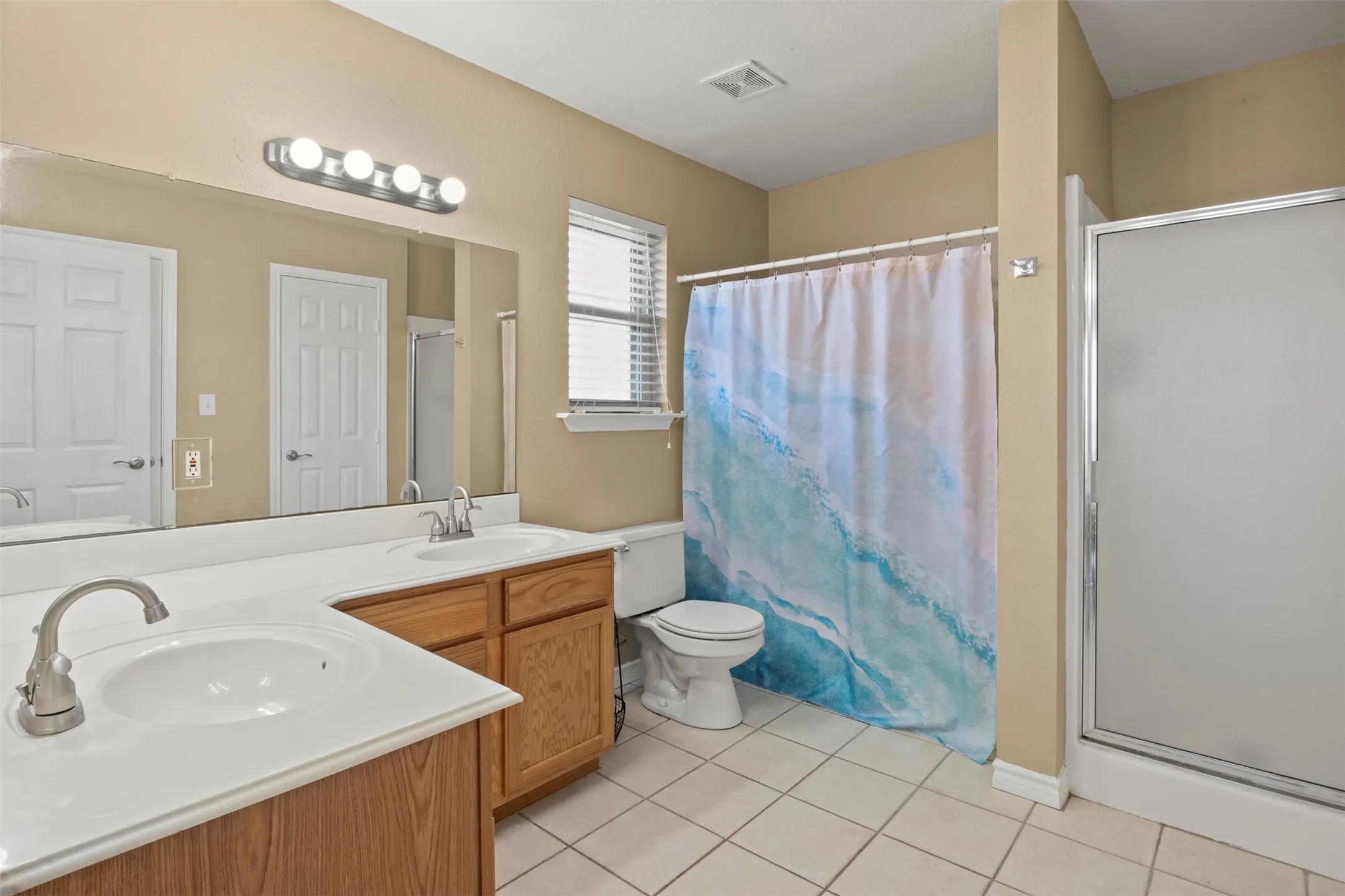 Single Family Residence For Sale in Grayson County , 933 Calder Street, Howe, Texas 75459, 3 Bedroom, 2 Bathroom, 2 Garage spaces, 1,497 Sqft, built in 2000, mls#21404954, Real Estate Agent in Howe, Homes For Sale in Grayson county, Homes For Sale in Howe, Realtor in Howe Texas, Real Estate Brokerage Independent Realty Texas, Luminita Cordes Realtor