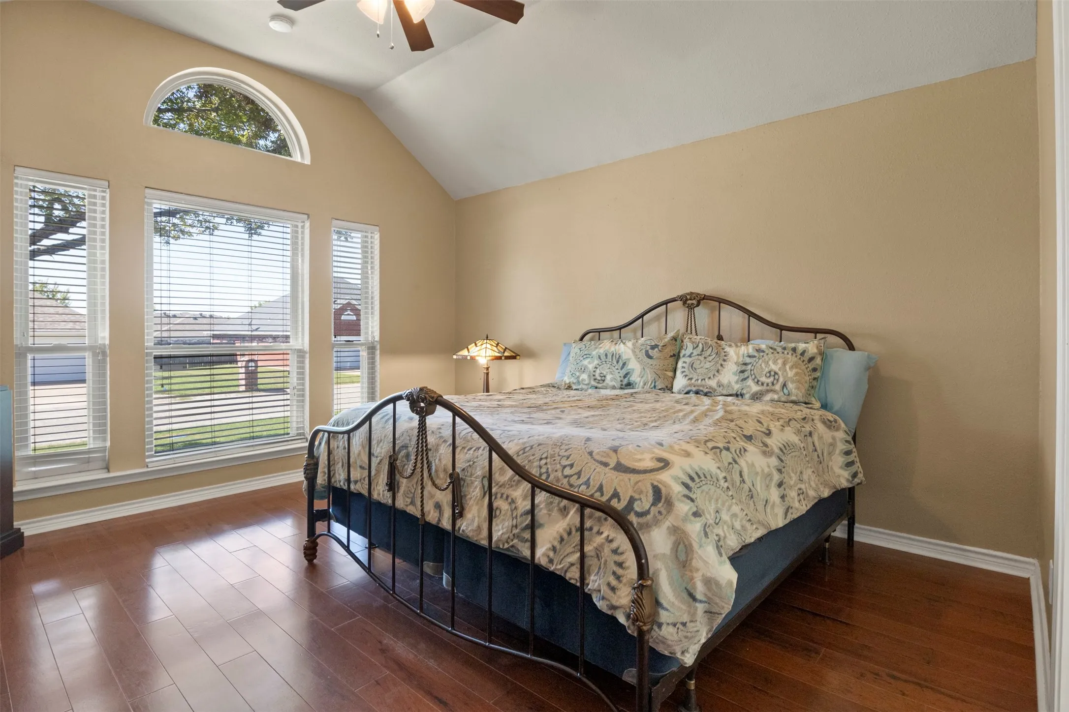Single Family Residence For Sale in Grayson County , 933 Calder Street, Howe, Texas 75459, 3 Bedroom, 2 Bathroom, 2 Garage spaces, 1,497 Sqft, built in 2000, mls#21404954, Real Estate Agent in Howe, Homes For Sale in Grayson county, Homes For Sale in Howe, Realtor in Howe Texas, Real Estate Brokerage Independent Realty Texas, Luminita Cordes Realtor