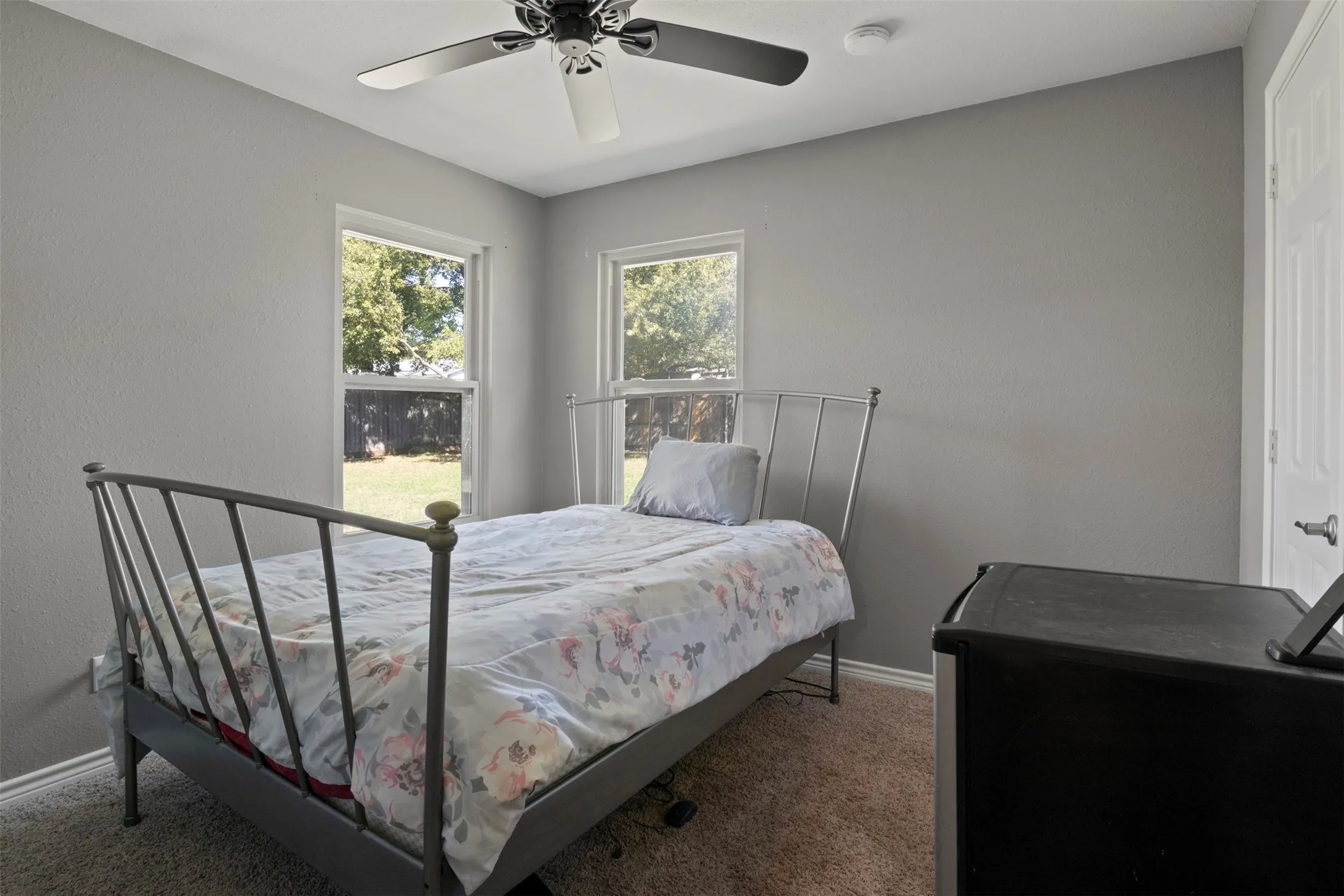 Single Family Residence For Sale in Grayson County , 933 Calder Street, Howe, Texas 75459, 3 Bedroom, 2 Bathroom, 2 Garage spaces, 1,497 Sqft, built in 2000, mls#21404954, Real Estate Agent in Howe, Homes For Sale in Grayson county, Homes For Sale in Howe, Realtor in Howe Texas, Real Estate Brokerage Independent Realty Texas, Luminita Cordes Realtor