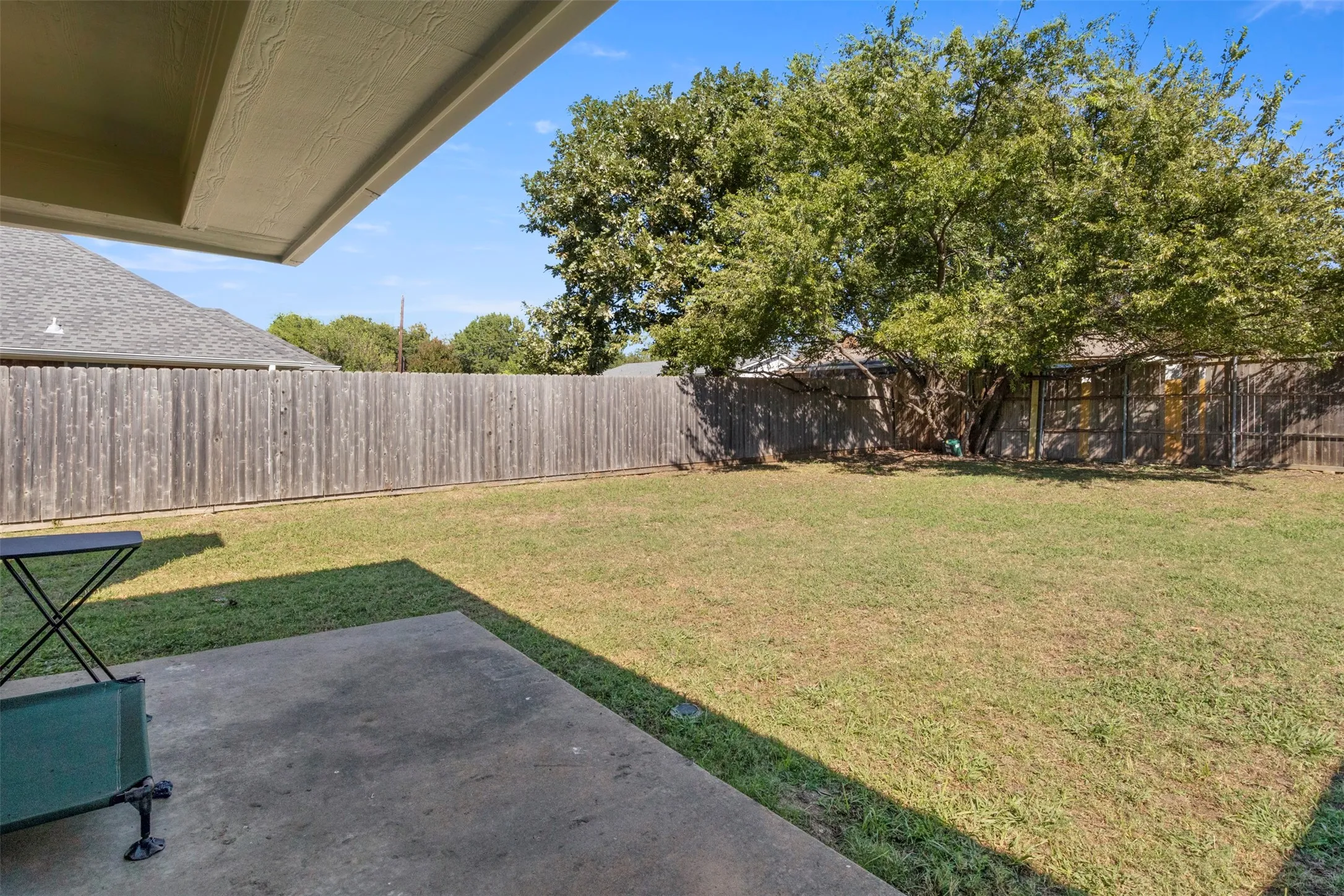 Single Family Residence For Sale in Grayson County , 933 Calder Street, Howe, Texas 75459, 3 Bedroom, 2 Bathroom, 2 Garage spaces, 1,497 Sqft, built in 2000, mls#21404954, Real Estate Agent in Howe, Homes For Sale in Grayson county, Homes For Sale in Howe, Realtor in Howe Texas, Real Estate Brokerage Independent Realty Texas, Luminita Cordes Realtor