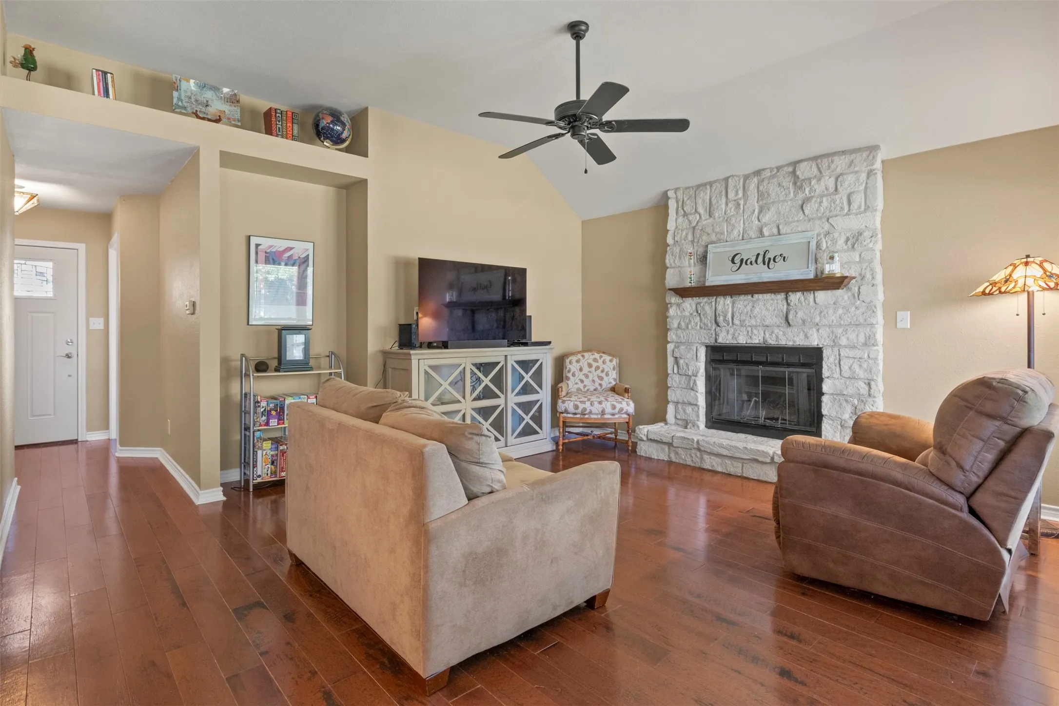 Single Family Residence For Sale in Grayson County , 933 Calder Street, Howe, Texas 75459, 3 Bedroom, 2 Bathroom, 2 Garage spaces, 1,497 Sqft, built in 2000, mls#21404954, Real Estate Agent in Howe, Homes For Sale in Grayson county, Homes For Sale in Howe, Realtor in Howe Texas, Real Estate Brokerage Independent Realty Texas, Luminita Cordes Realtor