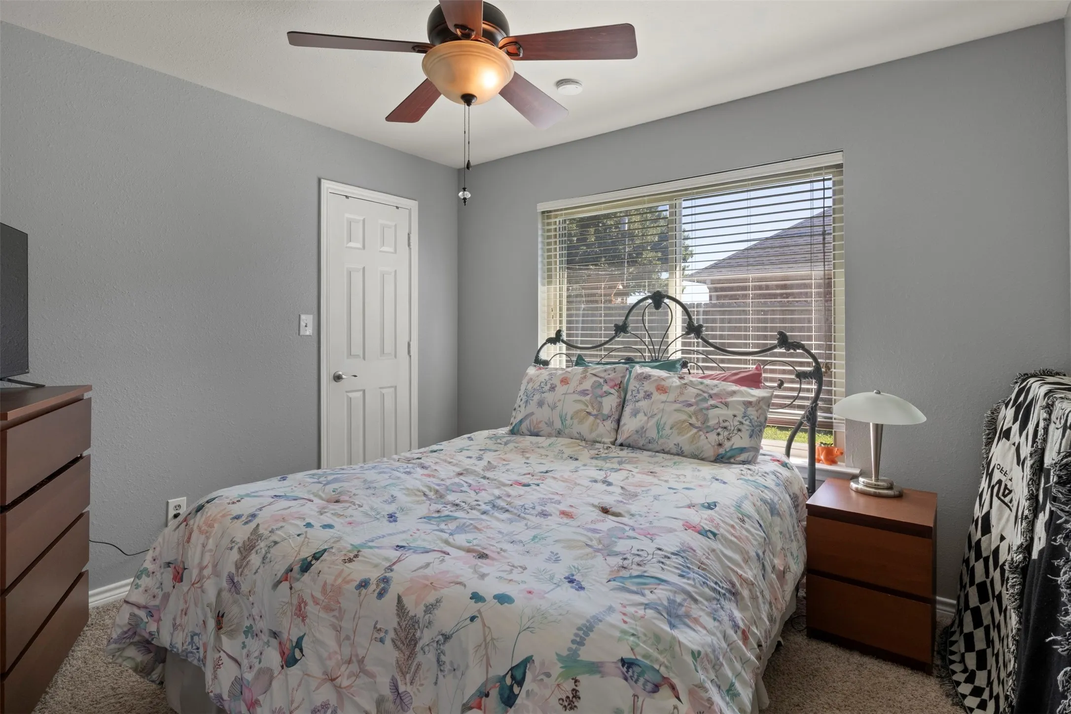 Single Family Residence For Sale in Grayson County , 933 Calder Street, Howe, Texas 75459, 3 Bedroom, 2 Bathroom, 2 Garage spaces, 1,497 Sqft, built in 2000, mls#21404954, Real Estate Agent in Howe, Homes For Sale in Grayson county, Homes For Sale in Howe, Realtor in Howe Texas, Real Estate Brokerage Independent Realty Texas, Luminita Cordes Realtor