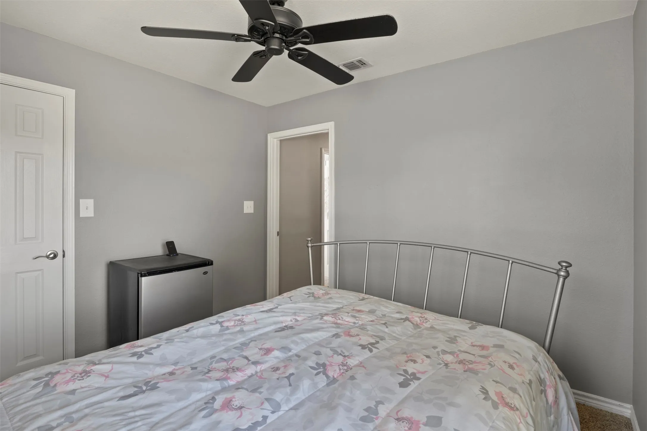 Single Family Residence For Sale in Grayson County , 933 Calder Street, Howe, Texas 75459, 3 Bedroom, 2 Bathroom, 2 Garage spaces, 1,497 Sqft, built in 2000, mls#21404954, Real Estate Agent in Howe, Homes For Sale in Grayson county, Homes For Sale in Howe, Realtor in Howe Texas, Real Estate Brokerage Independent Realty Texas, Luminita Cordes Realtor
