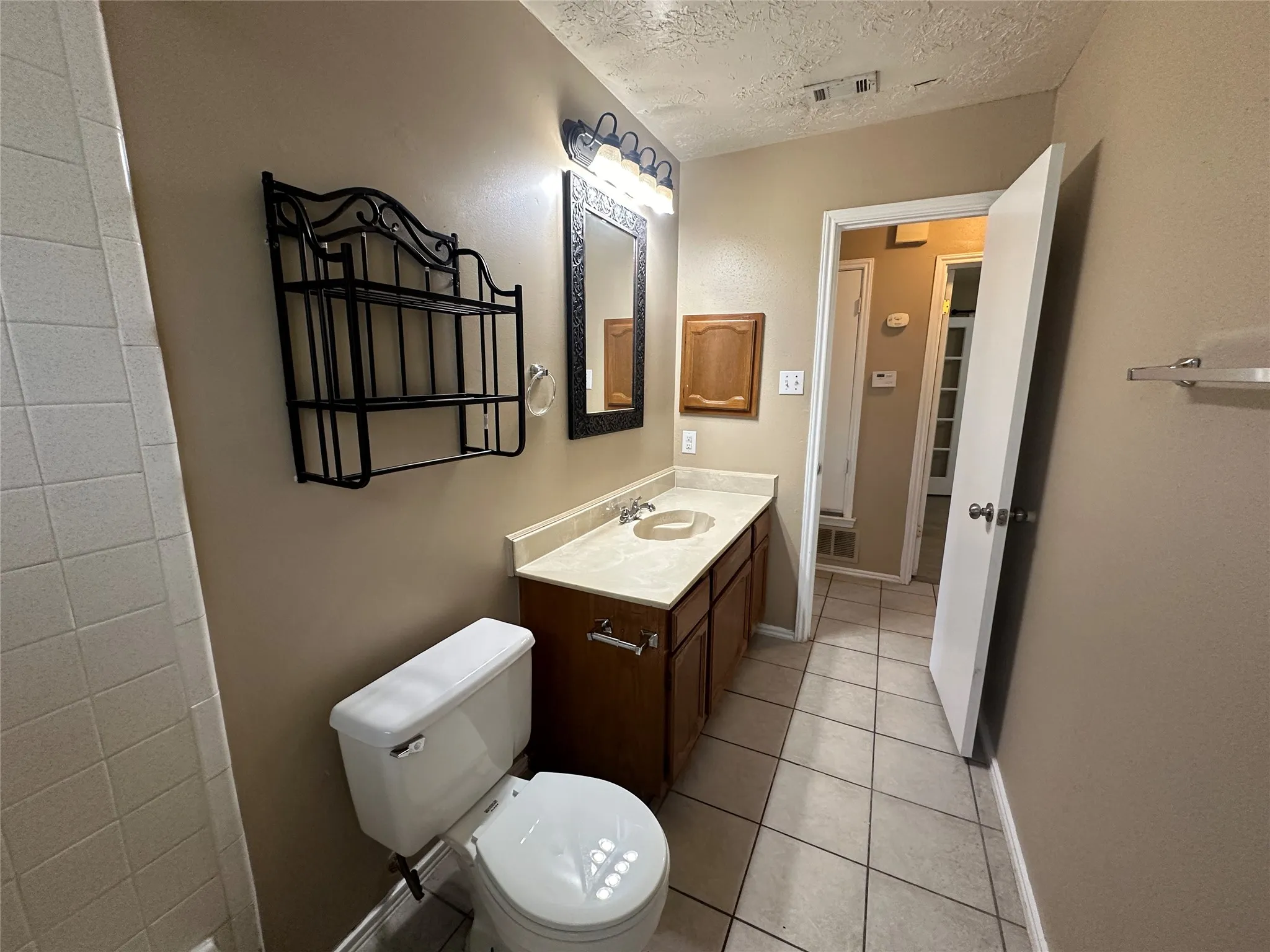 Single Family Residence For Rent in Collin County , 4045 Cavalry Drive, Plano, Texas 75023, 3 Bedroom, 2 Bathroom, 2 Garage spaces, 1,453 Sqft, built in 1983, mls#21406835, Real Estate Agent in Plano, Homes For Rent in Collin county, Homes For Rent in Plano, Realtor in Plano Texas, Real Estate Brokerage Independent Realty Texas, Luminita Cordes Realtor