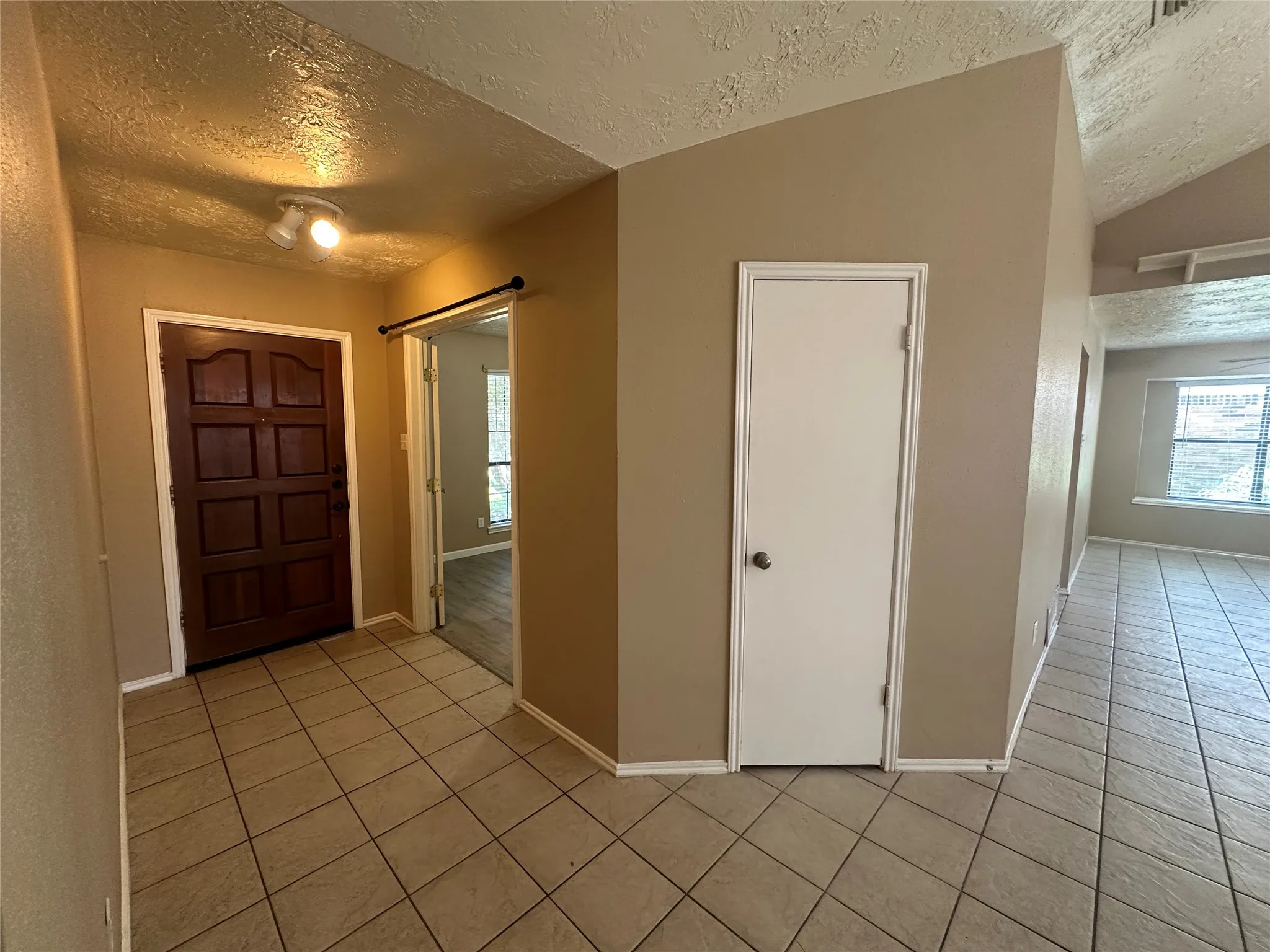Single Family Residence For Rent in Collin County , 4045 Cavalry Drive, Plano, Texas 75023, 3 Bedroom, 2 Bathroom, 2 Garage spaces, 1,453 Sqft, built in 1983, mls#21406835, Real Estate Agent in Plano, Homes For Rent in Collin county, Homes For Rent in Plano, Realtor in Plano Texas, Real Estate Brokerage Independent Realty Texas, Luminita Cordes Realtor