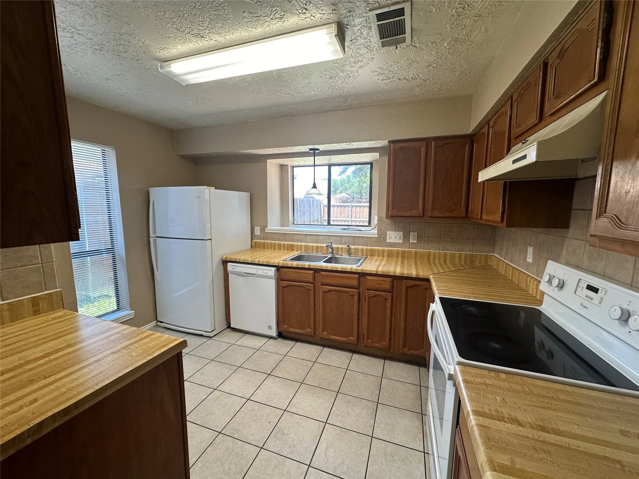 Single Family Residence For Rent in Collin County , 4045 Cavalry Drive, Plano, Texas 75023, 3 Bedroom, 2 Bathroom, 2 Garage spaces, 1,453 Sqft, built in 1983, mls#21406835, Real Estate Agent in Plano, Homes For Rent in Collin county, Homes For Rent in Plano, Realtor in Plano Texas, Real Estate Brokerage Independent Realty Texas, Luminita Cordes Realtor