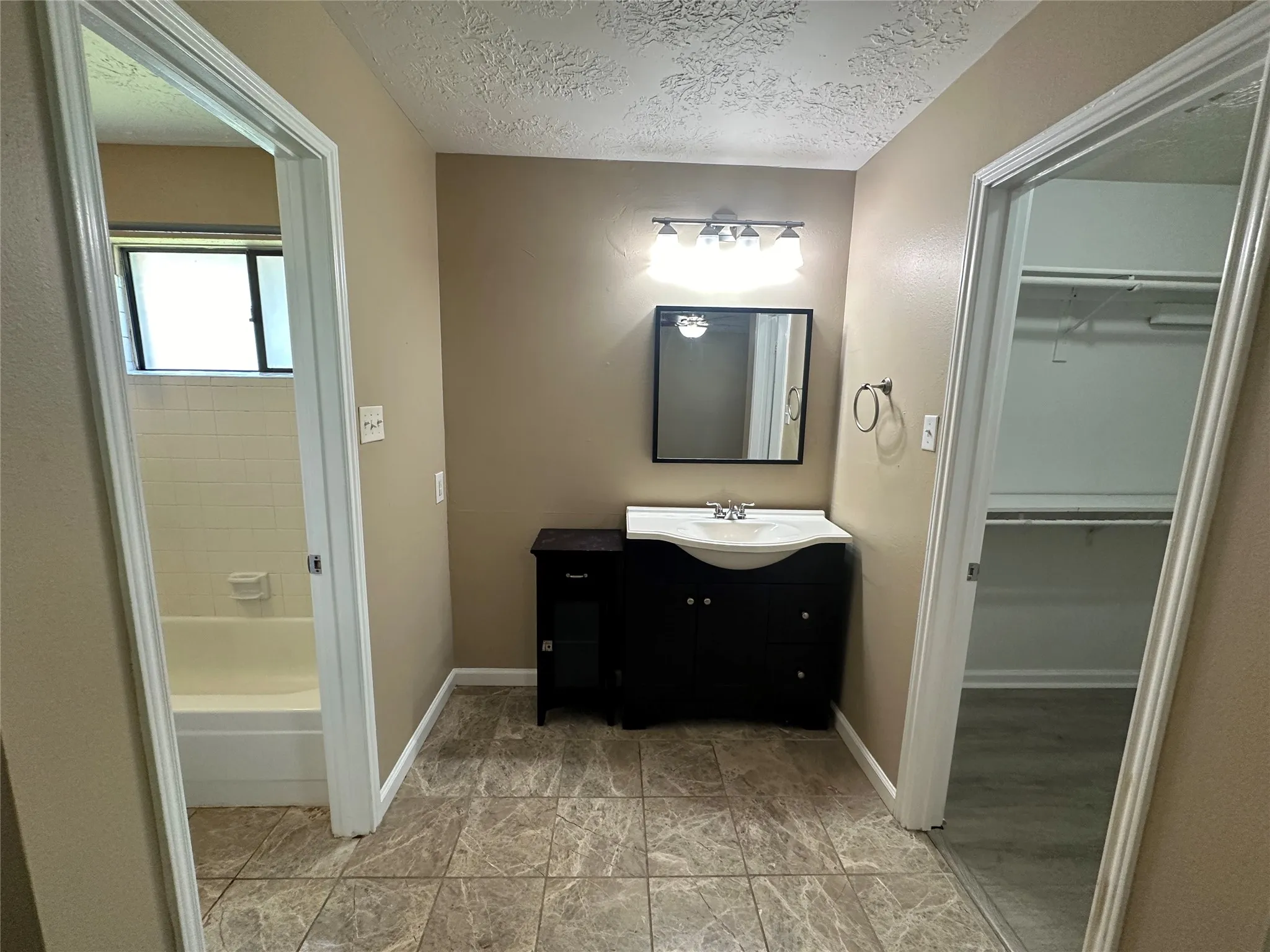Single Family Residence For Rent in Collin County , 4045 Cavalry Drive, Plano, Texas 75023, 3 Bedroom, 2 Bathroom, 2 Garage spaces, 1,453 Sqft, built in 1983, mls#21406835, Real Estate Agent in Plano, Homes For Rent in Collin county, Homes For Rent in Plano, Realtor in Plano Texas, Real Estate Brokerage Independent Realty Texas, Luminita Cordes Realtor