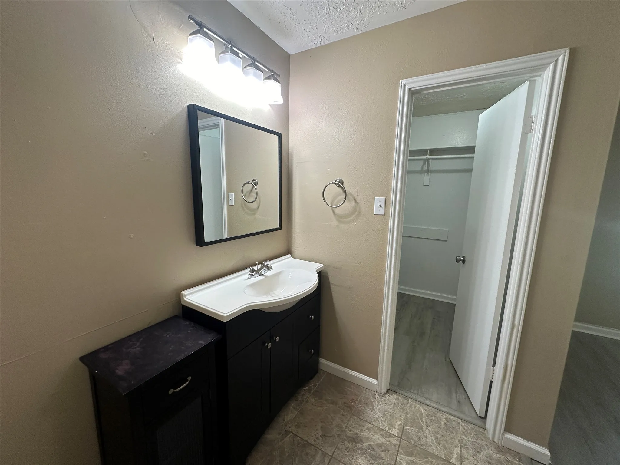 Single Family Residence For Rent in Collin County , 4045 Cavalry Drive, Plano, Texas 75023, 3 Bedroom, 2 Bathroom, 2 Garage spaces, 1,453 Sqft, built in 1983, mls#21406835, Real Estate Agent in Plano, Homes For Rent in Collin county, Homes For Rent in Plano, Realtor in Plano Texas, Real Estate Brokerage Independent Realty Texas, Luminita Cordes Realtor
