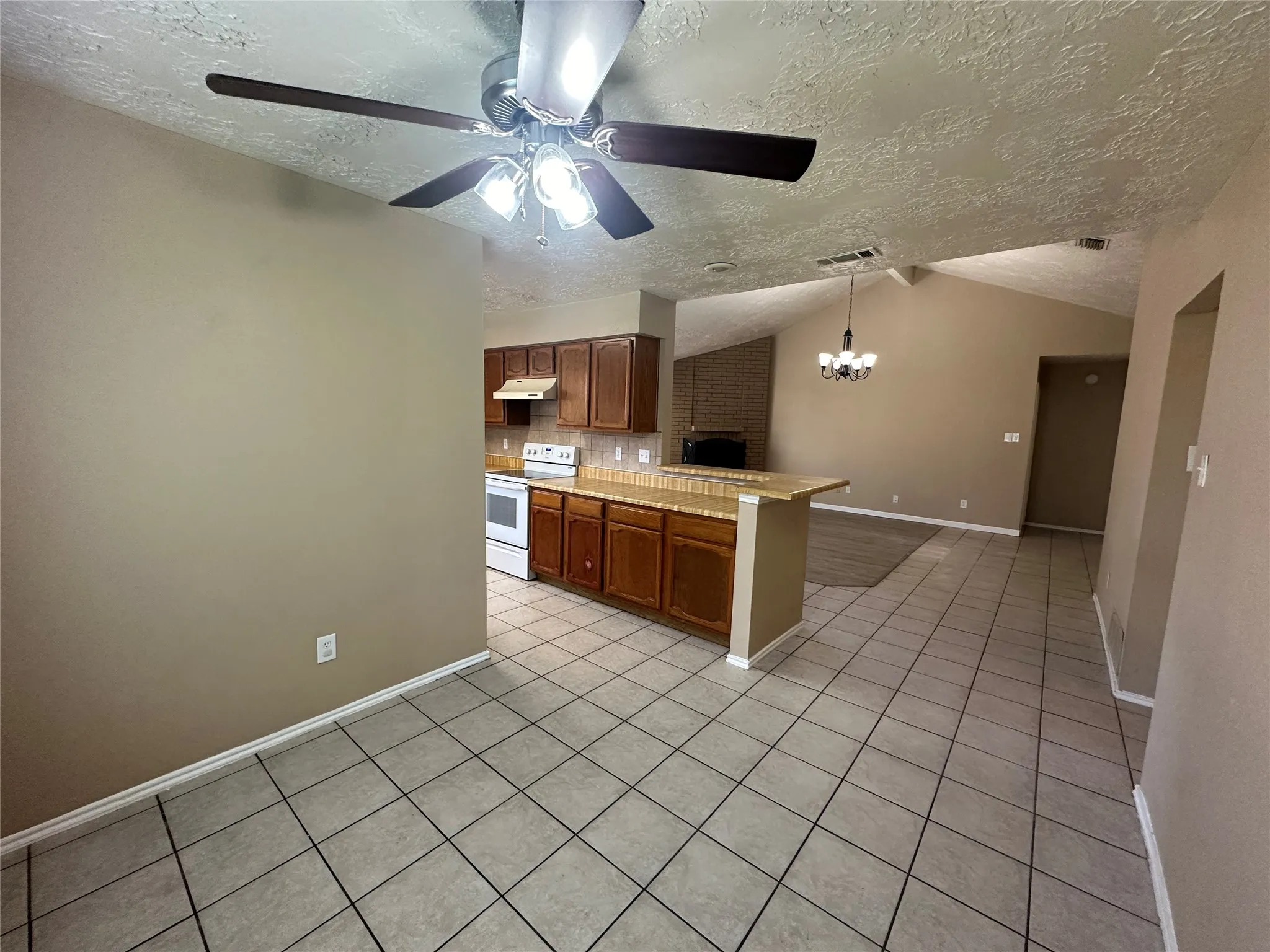 Single Family Residence For Rent in Collin County , 4045 Cavalry Drive, Plano, Texas 75023, 3 Bedroom, 2 Bathroom, 2 Garage spaces, 1,453 Sqft, built in 1983, mls#21406835, Real Estate Agent in Plano, Homes For Rent in Collin county, Homes For Rent in Plano, Realtor in Plano Texas, Real Estate Brokerage Independent Realty Texas, Luminita Cordes Realtor