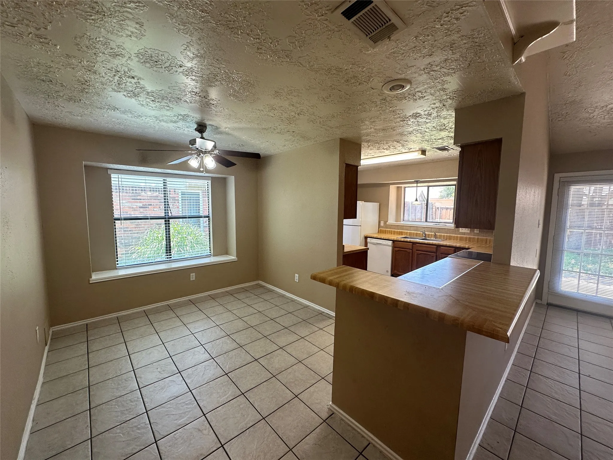 Single Family Residence For Rent in Collin County , 4045 Cavalry Drive, Plano, Texas 75023, 3 Bedroom, 2 Bathroom, 2 Garage spaces, 1,453 Sqft, built in 1983, mls#21406835, Real Estate Agent in Plano, Homes For Rent in Collin county, Homes For Rent in Plano, Realtor in Plano Texas, Real Estate Brokerage Independent Realty Texas, Luminita Cordes Realtor