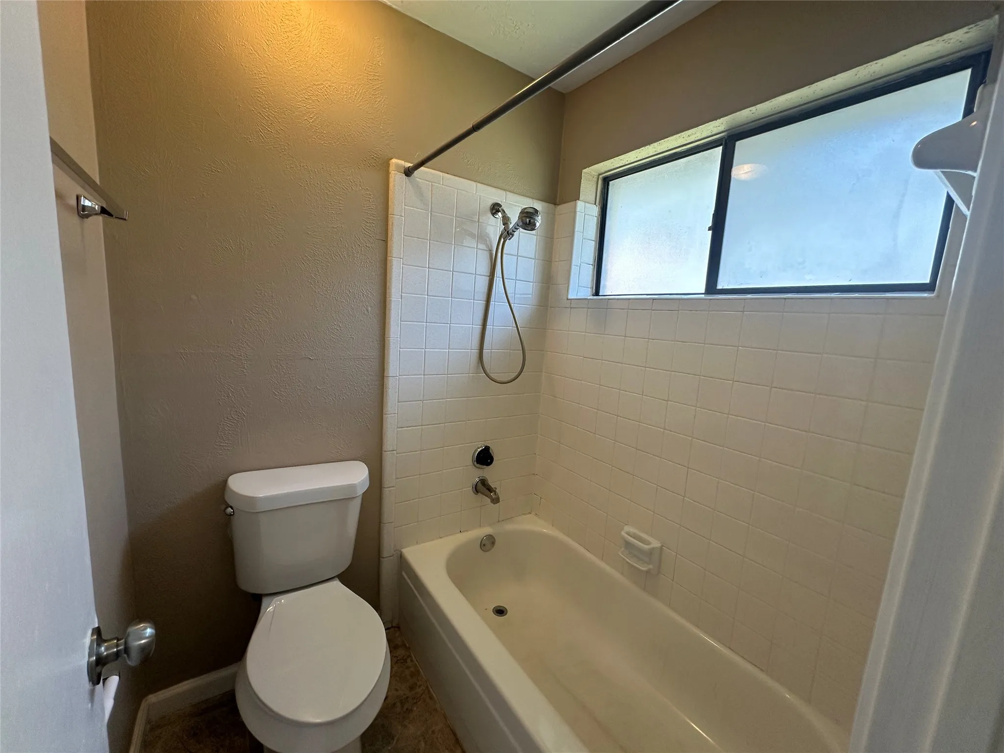 Single Family Residence For Rent in Collin County , 4045 Cavalry Drive, Plano, Texas 75023, 3 Bedroom, 2 Bathroom, 2 Garage spaces, 1,453 Sqft, built in 1983, mls#21406835, Real Estate Agent in Plano, Homes For Rent in Collin county, Homes For Rent in Plano, Realtor in Plano Texas, Real Estate Brokerage Independent Realty Texas, Luminita Cordes Realtor