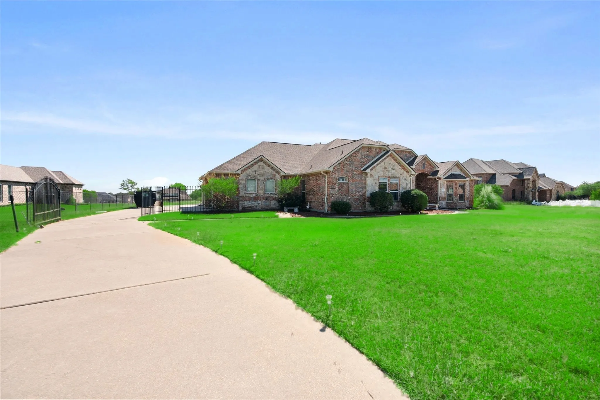 Single Family Residence For Sale in Tarrant County , 7168 Granville Drive, Mansfield, Texas 76063, 4 Bedroom, 4 Bathroom, 3 Garage spaces, 3,656 Sqft, built in 2006, mls#21402381, Real Estate Agent in Mansfield, Homes For Sale in Tarrant county, Homes For Sale in Mansfield, Realtor in Mansfield Texas, Real Estate Brokerage Independent Realty Texas, Luminita Cordes Realtor