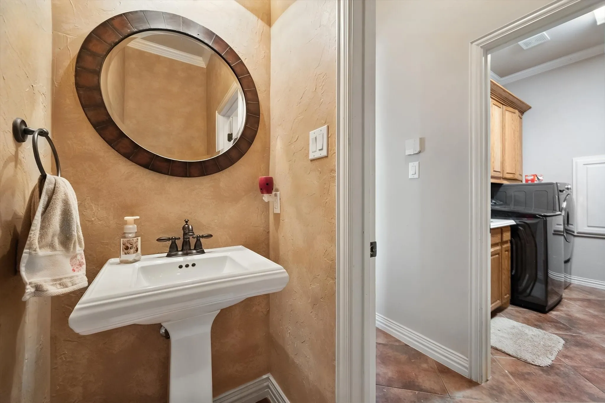Single Family Residence For Sale in Tarrant County , 7168 Granville Drive, Mansfield, Texas 76063, 4 Bedroom, 4 Bathroom, 3 Garage spaces, 3,656 Sqft, built in 2006, mls#21402381, Real Estate Agent in Mansfield, Homes For Sale in Tarrant county, Homes For Sale in Mansfield, Realtor in Mansfield Texas, Real Estate Brokerage Independent Realty Texas, Luminita Cordes Realtor