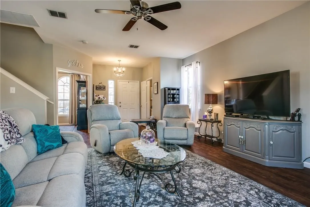 Single Family Residence For Sale in Denton County , 16240 Red River Lane, Fort Worth, Texas 76247, 3 Bedroom, 3 Bathroom, 2 Garage spaces, 2,479 Sqft, built in 2003, mls#21406783, Real Estate Agent in Fort Worth, Homes For Sale in Denton county, Homes For Sale in Fort Worth, Realtor in Fort Worth Texas, Real Estate Brokerage Independent Realty Texas, Luminita Cordes Realtor