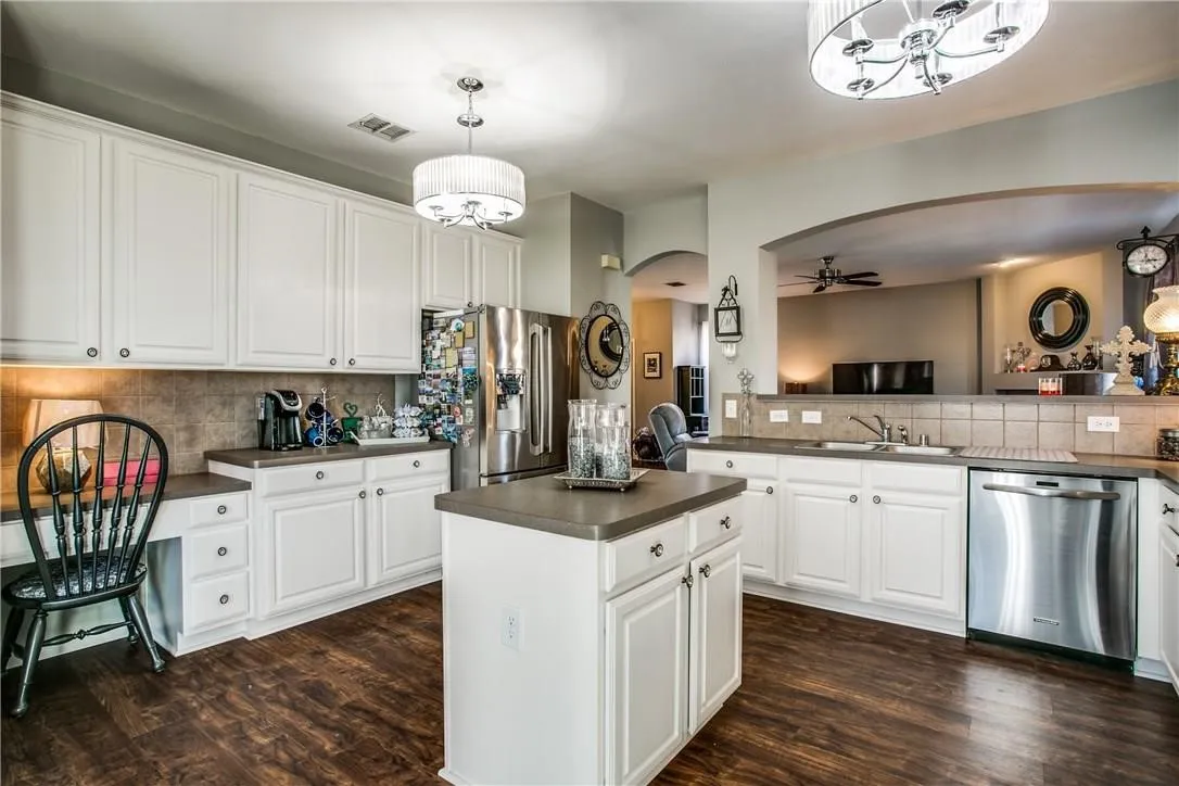 Single Family Residence For Sale in Denton County , 16240 Red River Lane, Fort Worth, Texas 76247, 3 Bedroom, 3 Bathroom, 2 Garage spaces, 2,479 Sqft, built in 2003, mls#21406783, Real Estate Agent in Fort Worth, Homes For Sale in Denton county, Homes For Sale in Fort Worth, Realtor in Fort Worth Texas, Real Estate Brokerage Independent Realty Texas, Luminita Cordes Realtor