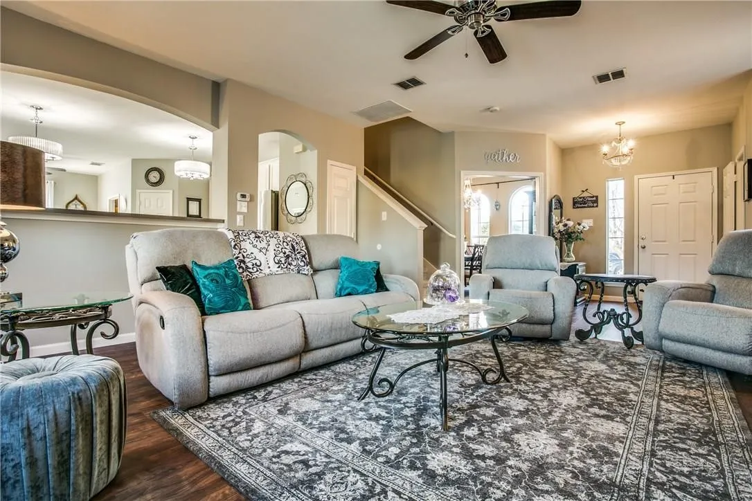 Single Family Residence For Sale in Denton County , 16240 Red River Lane, Fort Worth, Texas 76247, 3 Bedroom, 3 Bathroom, 2 Garage spaces, 2,479 Sqft, built in 2003, mls#21406783, Real Estate Agent in Fort Worth, Homes For Sale in Denton county, Homes For Sale in Fort Worth, Realtor in Fort Worth Texas, Real Estate Brokerage Independent Realty Texas, Luminita Cordes Realtor