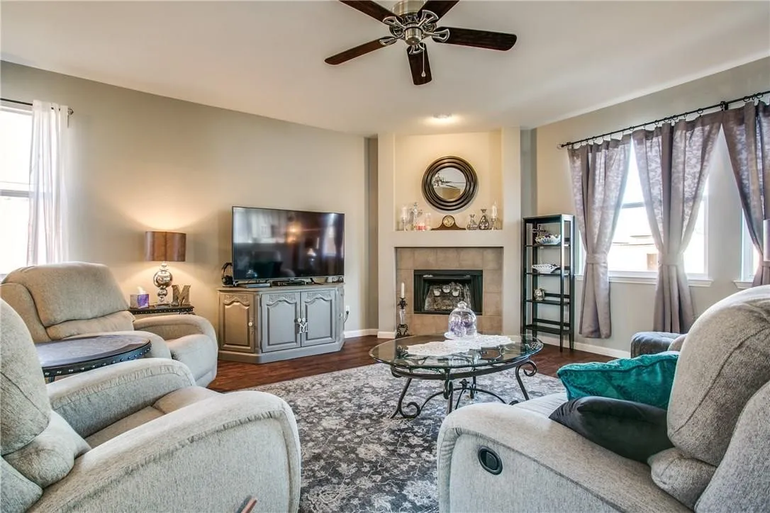 Single Family Residence For Sale in Denton County , 16240 Red River Lane, Fort Worth, Texas 76247, 3 Bedroom, 3 Bathroom, 2 Garage spaces, 2,479 Sqft, built in 2003, mls#21406783, Real Estate Agent in Fort Worth, Homes For Sale in Denton county, Homes For Sale in Fort Worth, Realtor in Fort Worth Texas, Real Estate Brokerage Independent Realty Texas, Luminita Cordes Realtor