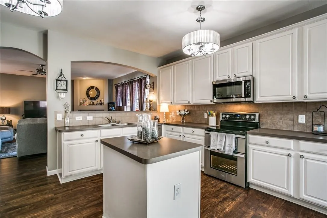 Single Family Residence For Sale in Denton County , 16240 Red River Lane, Fort Worth, Texas 76247, 3 Bedroom, 3 Bathroom, 2 Garage spaces, 2,479 Sqft, built in 2003, mls#21406783, Real Estate Agent in Fort Worth, Homes For Sale in Denton county, Homes For Sale in Fort Worth, Realtor in Fort Worth Texas, Real Estate Brokerage Independent Realty Texas, Luminita Cordes Realtor
