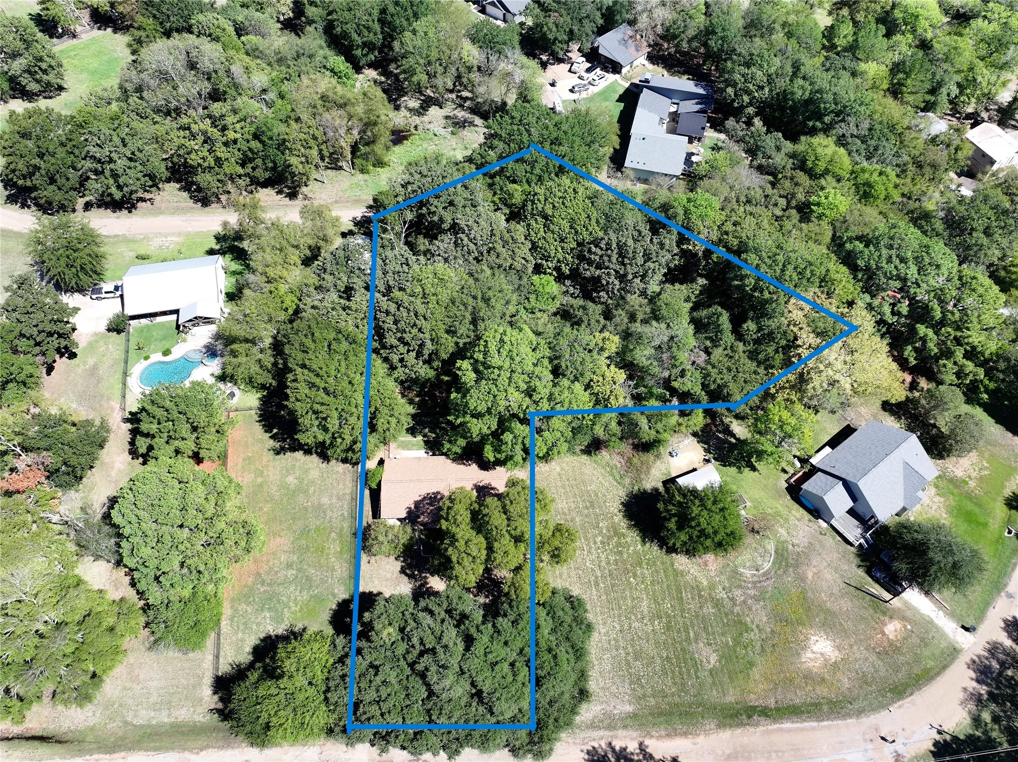 Single Family Residence For Sale in Henderson County , 139 Vista Drive, Eustace, Texas 75124, 3 Bedroom, 2 Bathroom, Garage spaces, 1,740 Sqft, built in 1978, mls#21406848, Real Estate Agent in Eustace, Homes For Sale in Henderson county, Homes For Sale in Eustace, Realtor in Eustace Texas, Real Estate Brokerage Independent Realty Texas, Luminita Cordes Realtor
