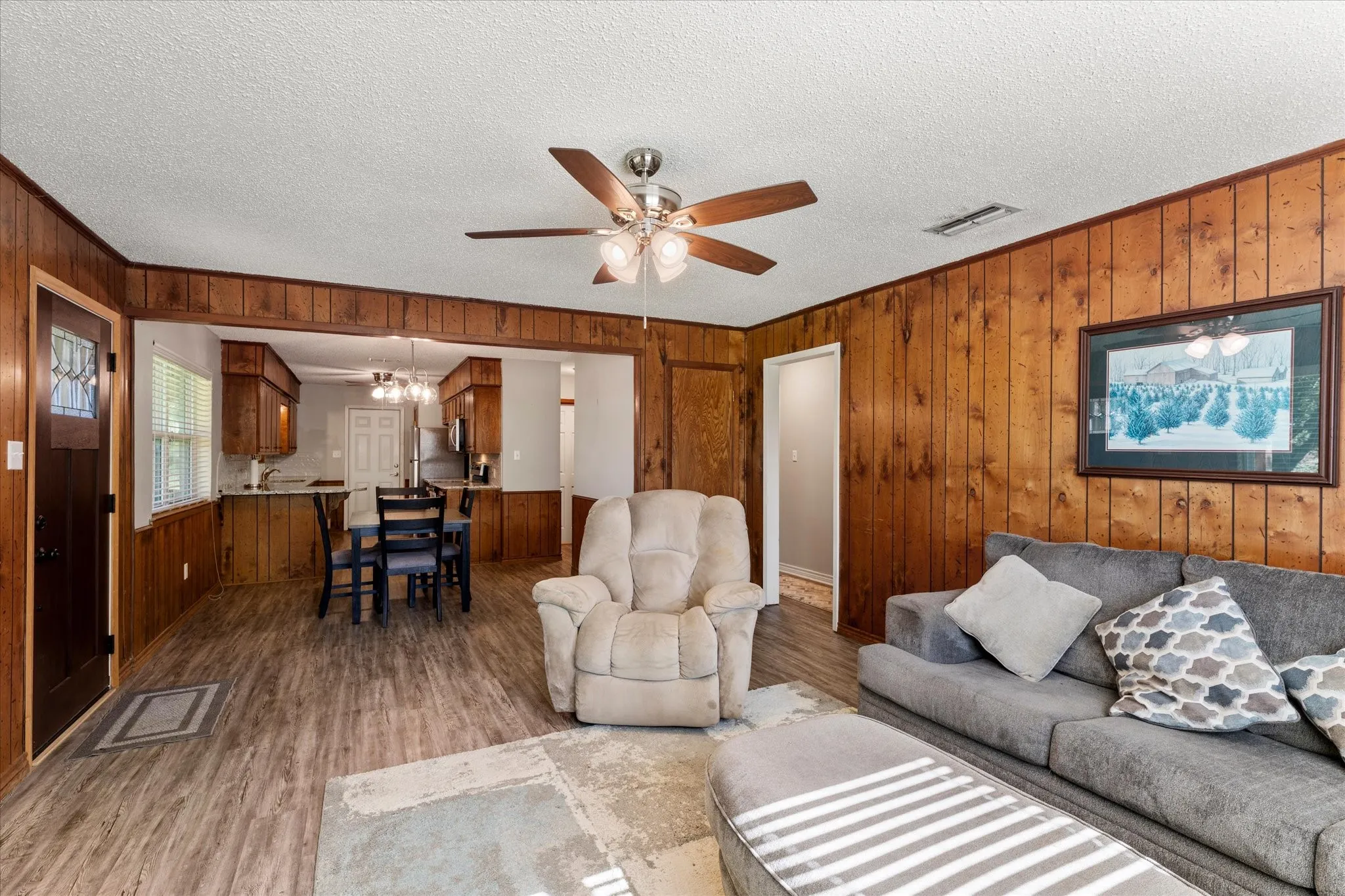 Single Family Residence For Sale in Henderson County , 139 Vista Drive, Eustace, Texas 75124, 3 Bedroom, 2 Bathroom, Garage spaces, 1,740 Sqft, built in 1978, mls#21406848, Real Estate Agent in Eustace, Homes For Sale in Henderson county, Homes For Sale in Eustace, Realtor in Eustace Texas, Real Estate Brokerage Independent Realty Texas, Luminita Cordes Realtor