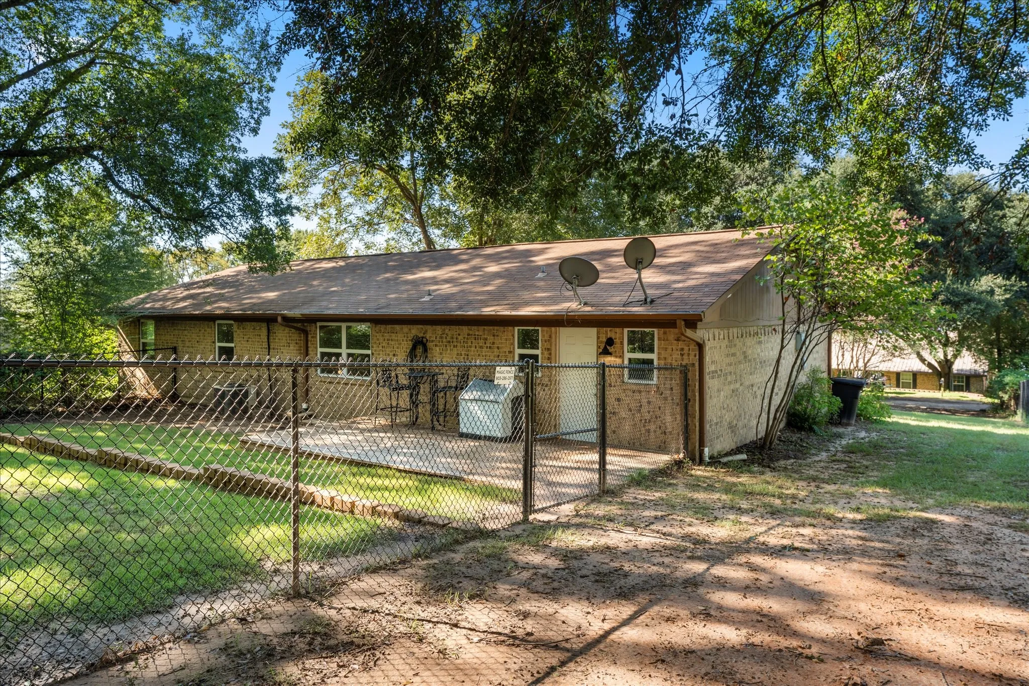 Single Family Residence For Sale in Henderson County , 139 Vista Drive, Eustace, Texas 75124, 3 Bedroom, 2 Bathroom, Garage spaces, 1,740 Sqft, built in 1978, mls#21406848, Real Estate Agent in Eustace, Homes For Sale in Henderson county, Homes For Sale in Eustace, Realtor in Eustace Texas, Real Estate Brokerage Independent Realty Texas, Luminita Cordes Realtor