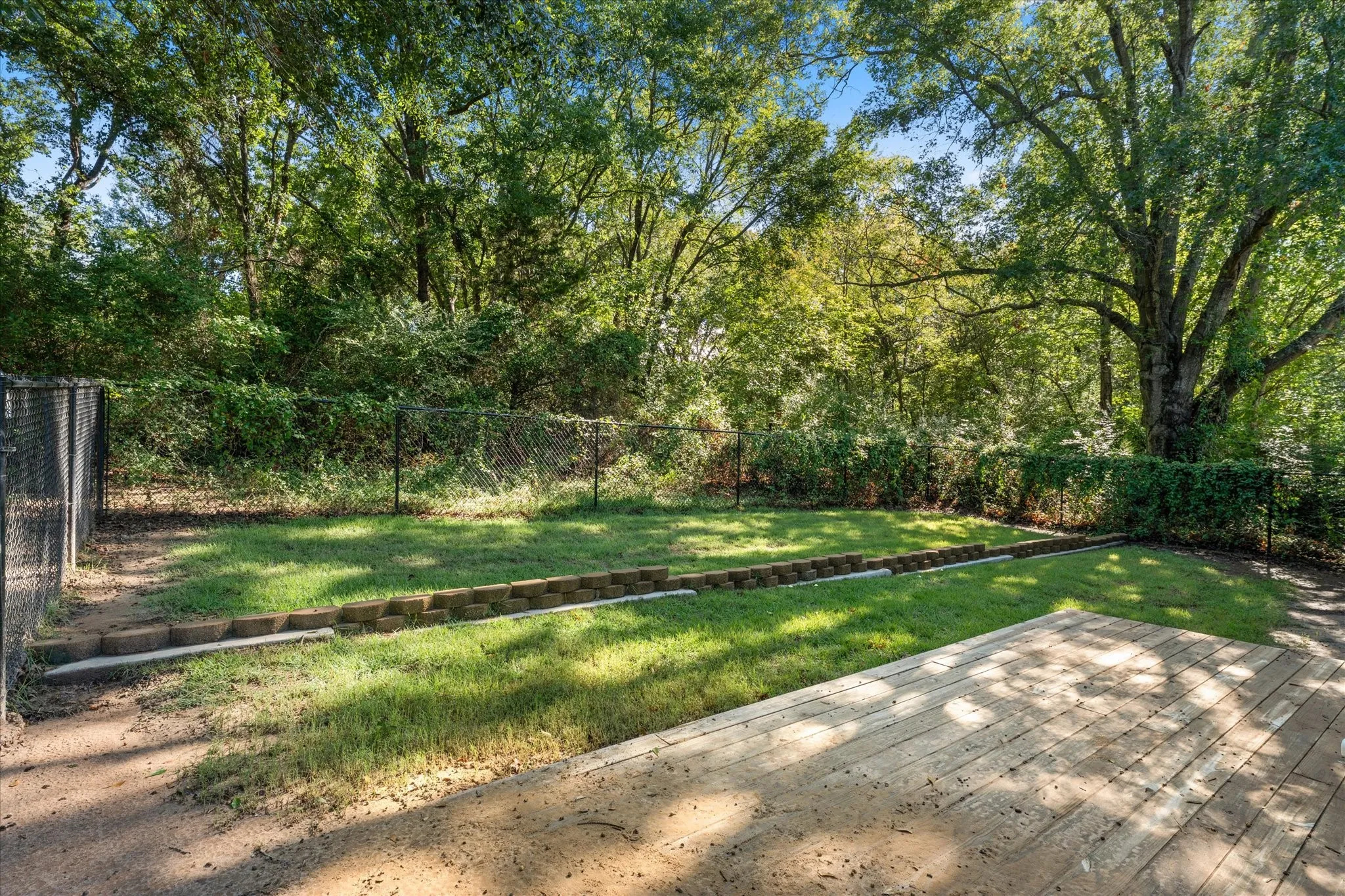 Single Family Residence For Sale in Henderson County , 139 Vista Drive, Eustace, Texas 75124, 3 Bedroom, 2 Bathroom, Garage spaces, 1,740 Sqft, built in 1978, mls#21406848, Real Estate Agent in Eustace, Homes For Sale in Henderson county, Homes For Sale in Eustace, Realtor in Eustace Texas, Real Estate Brokerage Independent Realty Texas, Luminita Cordes Realtor
