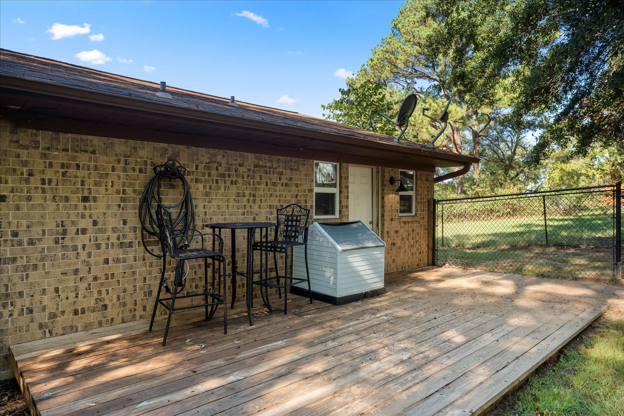 Single Family Residence For Sale in Henderson County , 139 Vista Drive, Eustace, Texas 75124, 3 Bedroom, 2 Bathroom, Garage spaces, 1,740 Sqft, built in 1978, mls#21406848, Real Estate Agent in Eustace, Homes For Sale in Henderson county, Homes For Sale in Eustace, Realtor in Eustace Texas, Real Estate Brokerage Independent Realty Texas, Luminita Cordes Realtor
