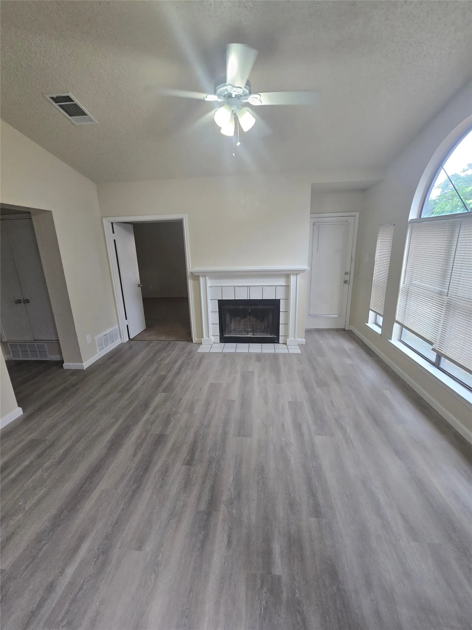 Single Family Residence For Rent in Dallas County , 919 Gaynor Avenue, Duncanville, Texas 75137, 3 Bedroom, 2 Bathroom, 1 Garage spaces, 1,268 Sqft, built in 1987, mls#21406849, Real Estate Agent in Duncanville, Homes For Rent in Dallas county, Homes For Rent in Duncanville, Realtor in Duncanville Texas, Real Estate Brokerage Independent Realty Texas, Luminita Cordes Realtor