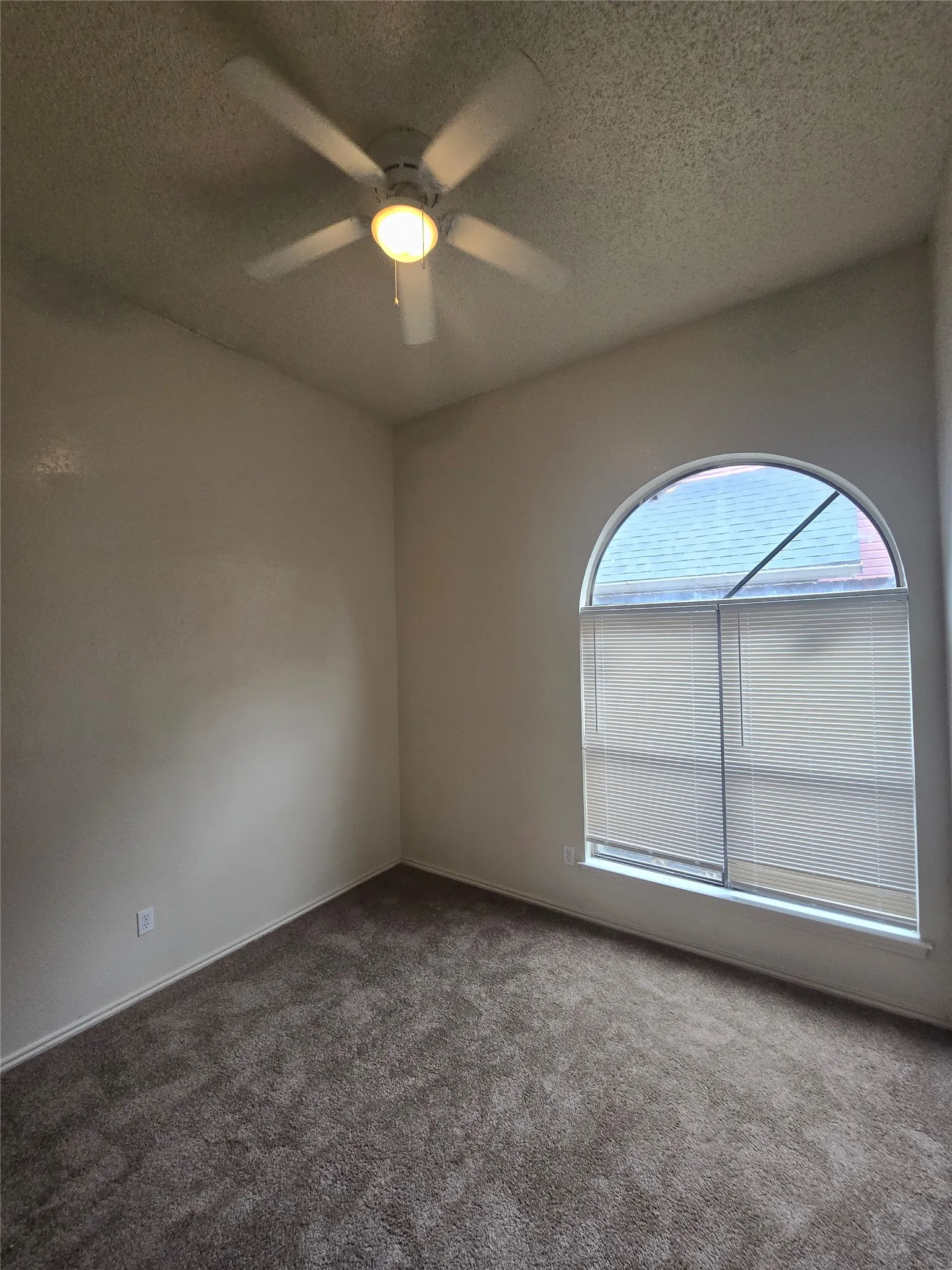 Single Family Residence For Rent in Dallas County , 919 Gaynor Avenue, Duncanville, Texas 75137, 3 Bedroom, 2 Bathroom, 1 Garage spaces, 1,268 Sqft, built in 1987, mls#21406849, Real Estate Agent in Duncanville, Homes For Rent in Dallas county, Homes For Rent in Duncanville, Realtor in Duncanville Texas, Real Estate Brokerage Independent Realty Texas, Luminita Cordes Realtor