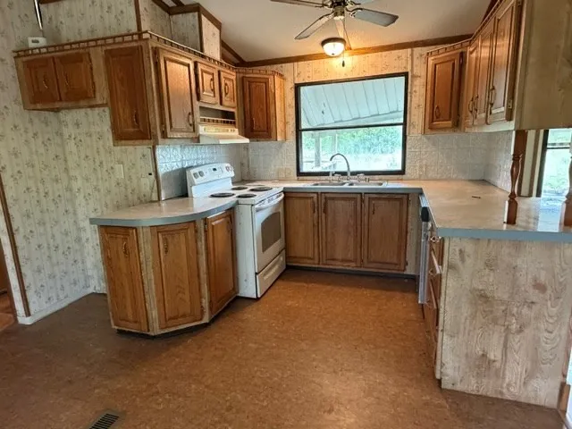 Single Family Residence For Sale in Henderson County , 9391 County Road 2514, Eustace, Texas 75124, 3 Bedroom, 2 Bathroom, Garage spaces, 1,216 Sqft, built in 1987, mls#21406851, Real Estate Agent in Eustace, Homes For Sale in Henderson county, Homes For Sale in Eustace, Realtor in Eustace Texas, Real Estate Brokerage Independent Realty Texas, Luminita Cordes Realtor