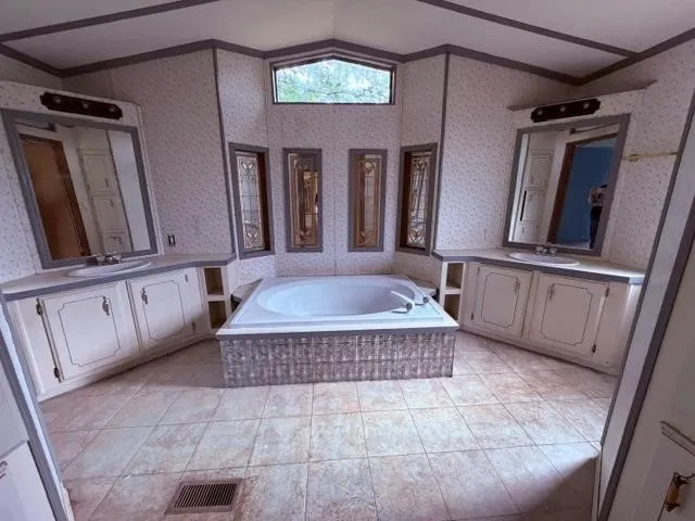 Single Family Residence For Sale in Henderson County , 9391 County Road 2514, Eustace, Texas 75124, 3 Bedroom, 2 Bathroom, Garage spaces, 1,216 Sqft, built in 1987, mls#21406851, Real Estate Agent in Eustace, Homes For Sale in Henderson county, Homes For Sale in Eustace, Realtor in Eustace Texas, Real Estate Brokerage Independent Realty Texas, Luminita Cordes Realtor
