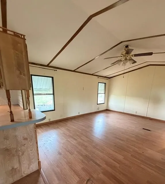 Single Family Residence For Sale in Henderson County , 9391 County Road 2514, Eustace, Texas 75124, 3 Bedroom, 2 Bathroom, Garage spaces, 1,216 Sqft, built in 1987, mls#21406851, Real Estate Agent in Eustace, Homes For Sale in Henderson county, Homes For Sale in Eustace, Realtor in Eustace Texas, Real Estate Brokerage Independent Realty Texas, Luminita Cordes Realtor