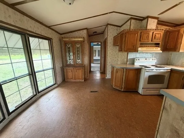 Single Family Residence For Sale in Henderson County , 9391 County Road 2514, Eustace, Texas 75124, 3 Bedroom, 2 Bathroom, Garage spaces, 1,216 Sqft, built in 1987, mls#21406851, Real Estate Agent in Eustace, Homes For Sale in Henderson county, Homes For Sale in Eustace, Realtor in Eustace Texas, Real Estate Brokerage Independent Realty Texas, Luminita Cordes Realtor