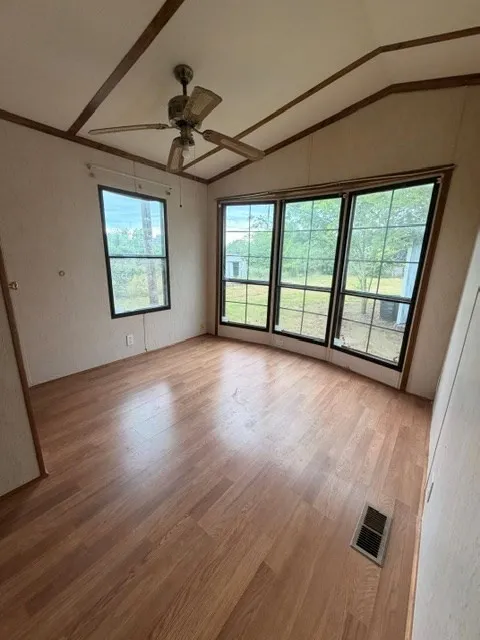 Single Family Residence For Sale in Henderson County , 9391 County Road 2514, Eustace, Texas 75124, 3 Bedroom, 2 Bathroom, Garage spaces, 1,216 Sqft, built in 1987, mls#21406851, Real Estate Agent in Eustace, Homes For Sale in Henderson county, Homes For Sale in Eustace, Realtor in Eustace Texas, Real Estate Brokerage Independent Realty Texas, Luminita Cordes Realtor