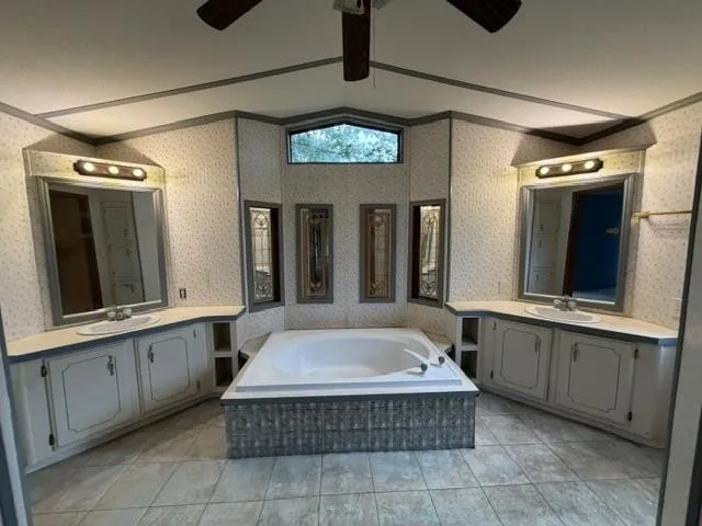 Single Family Residence For Sale in Henderson County , 9391 County Road 2514, Eustace, Texas 75124, 3 Bedroom, 2 Bathroom, Garage spaces, 1,216 Sqft, built in 1987, mls#21406851, Real Estate Agent in Eustace, Homes For Sale in Henderson county, Homes For Sale in Eustace, Realtor in Eustace Texas, Real Estate Brokerage Independent Realty Texas, Luminita Cordes Realtor