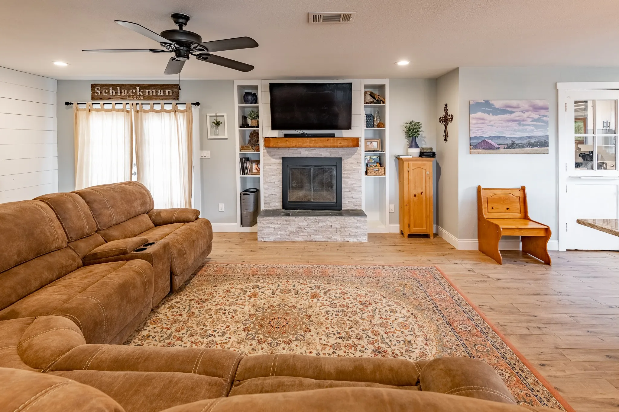 Single Family Residence For Sale in Denton County , 106 Joyce Drive, Argyle, Texas 76226, 5 Bedroom, 4 Bathroom, 2 Garage spaces, 2,872 Sqft, built in 1980, mls#21393796, Real Estate Agent in Argyle, Homes For Sale in Denton county, Homes For Sale in Argyle, Realtor in Argyle Texas, Real Estate Brokerage Independent Realty Texas, Luminita Cordes Realtor