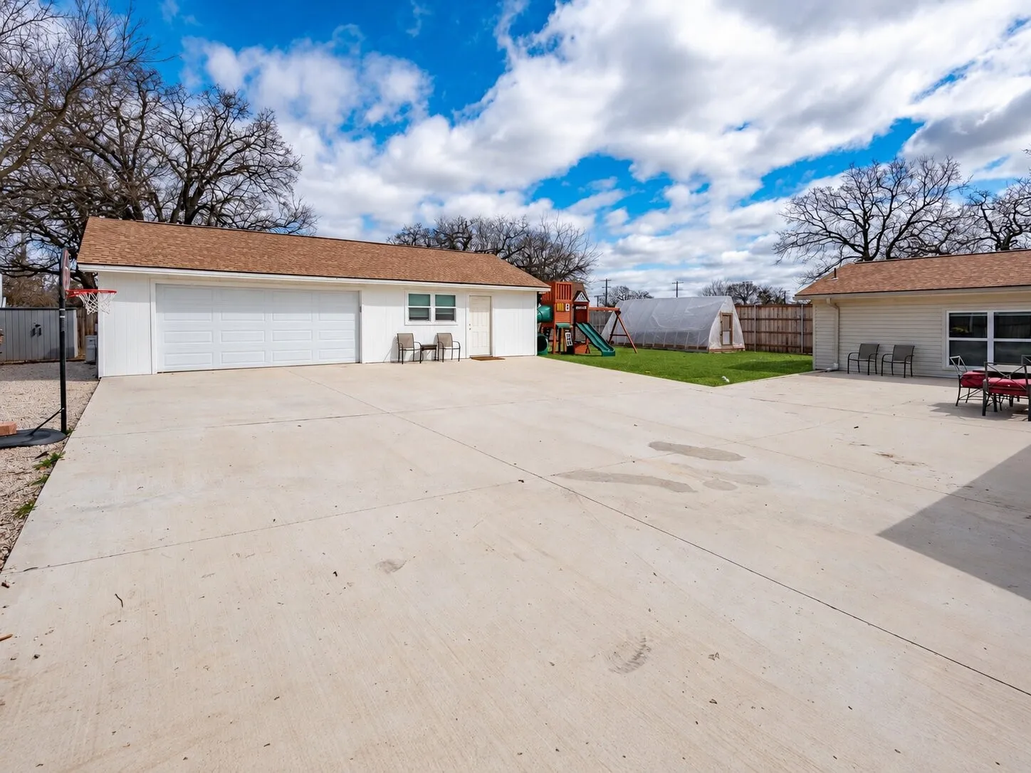 Single Family Residence For Sale in Denton County , 106 Joyce Drive, Argyle, Texas 76226, 5 Bedroom, 4 Bathroom, 2 Garage spaces, 2,872 Sqft, built in 1980, mls#21393796, Real Estate Agent in Argyle, Homes For Sale in Denton county, Homes For Sale in Argyle, Realtor in Argyle Texas, Real Estate Brokerage Independent Realty Texas, Luminita Cordes Realtor