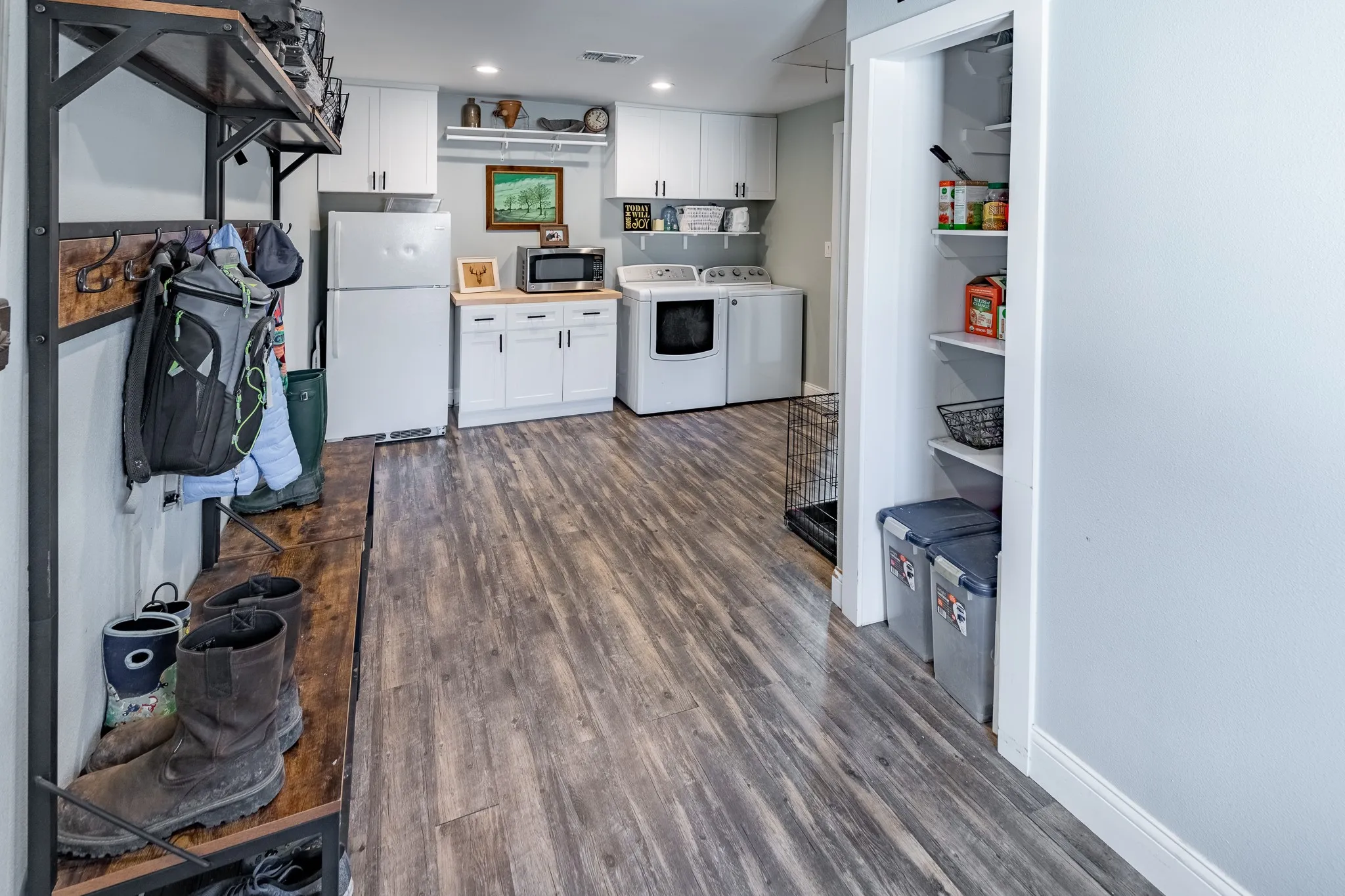 Single Family Residence For Sale in Denton County , 106 Joyce Drive, Argyle, Texas 76226, 5 Bedroom, 4 Bathroom, 2 Garage spaces, 2,872 Sqft, built in 1980, mls#21393796, Real Estate Agent in Argyle, Homes For Sale in Denton county, Homes For Sale in Argyle, Realtor in Argyle Texas, Real Estate Brokerage Independent Realty Texas, Luminita Cordes Realtor