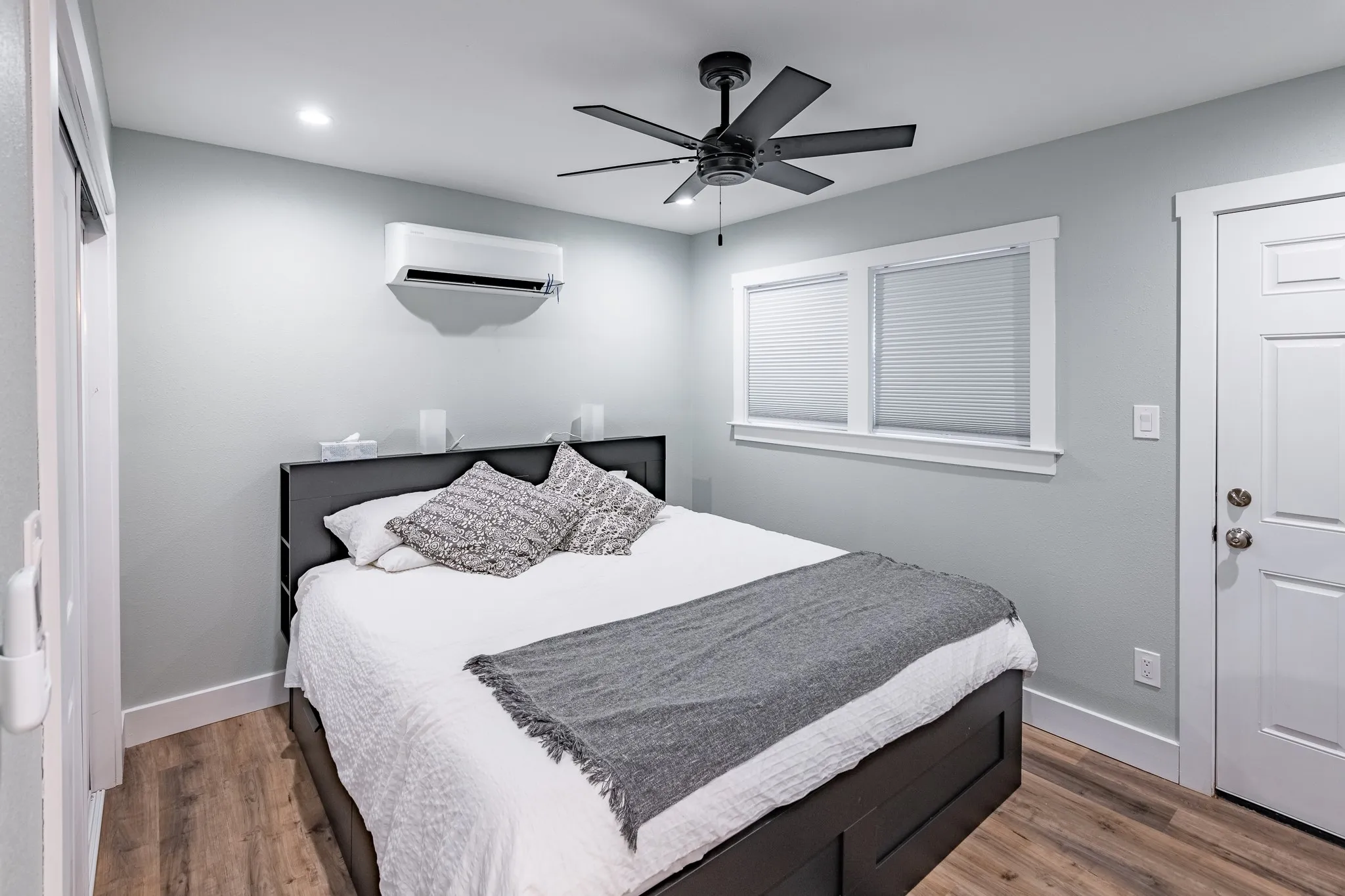 Single Family Residence For Sale in Denton County , 106 Joyce Drive, Argyle, Texas 76226, 5 Bedroom, 4 Bathroom, 2 Garage spaces, 2,872 Sqft, built in 1980, mls#21393796, Real Estate Agent in Argyle, Homes For Sale in Denton county, Homes For Sale in Argyle, Realtor in Argyle Texas, Real Estate Brokerage Independent Realty Texas, Luminita Cordes Realtor