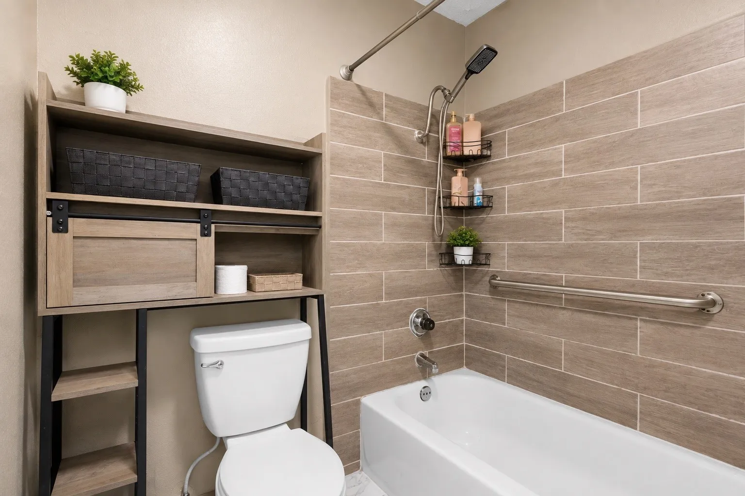 Single Family Residence For Sale in Dallas County , 10319 Waterbury Drive, Dallas, Texas 75217, 3 Bedroom, 1 Bathroom, 1 Garage spaces, 1,037 Sqft, built in 1983, mls#21403317, Real Estate Agent in Dallas, Homes For Sale in Dallas county, Homes For Sale in Dallas, Realtor in Dallas Texas, Real Estate Brokerage Independent Realty Texas, Luminita Cordes Realtor