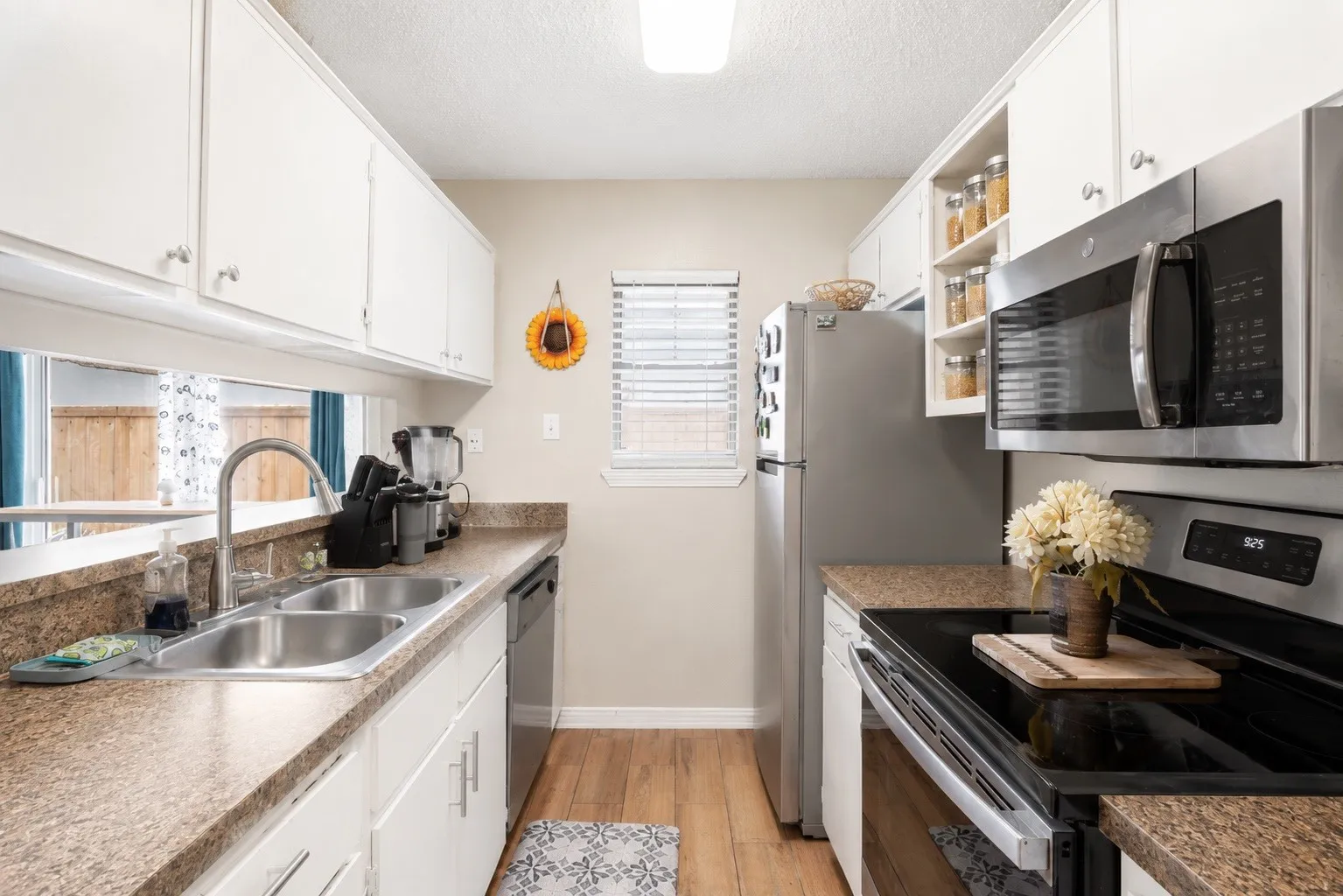 Single Family Residence For Sale in Dallas County , 10319 Waterbury Drive, Dallas, Texas 75217, 3 Bedroom, 1 Bathroom, 1 Garage spaces, 1,037 Sqft, built in 1983, mls#21403317, Real Estate Agent in Dallas, Homes For Sale in Dallas county, Homes For Sale in Dallas, Realtor in Dallas Texas, Real Estate Brokerage Independent Realty Texas, Luminita Cordes Realtor