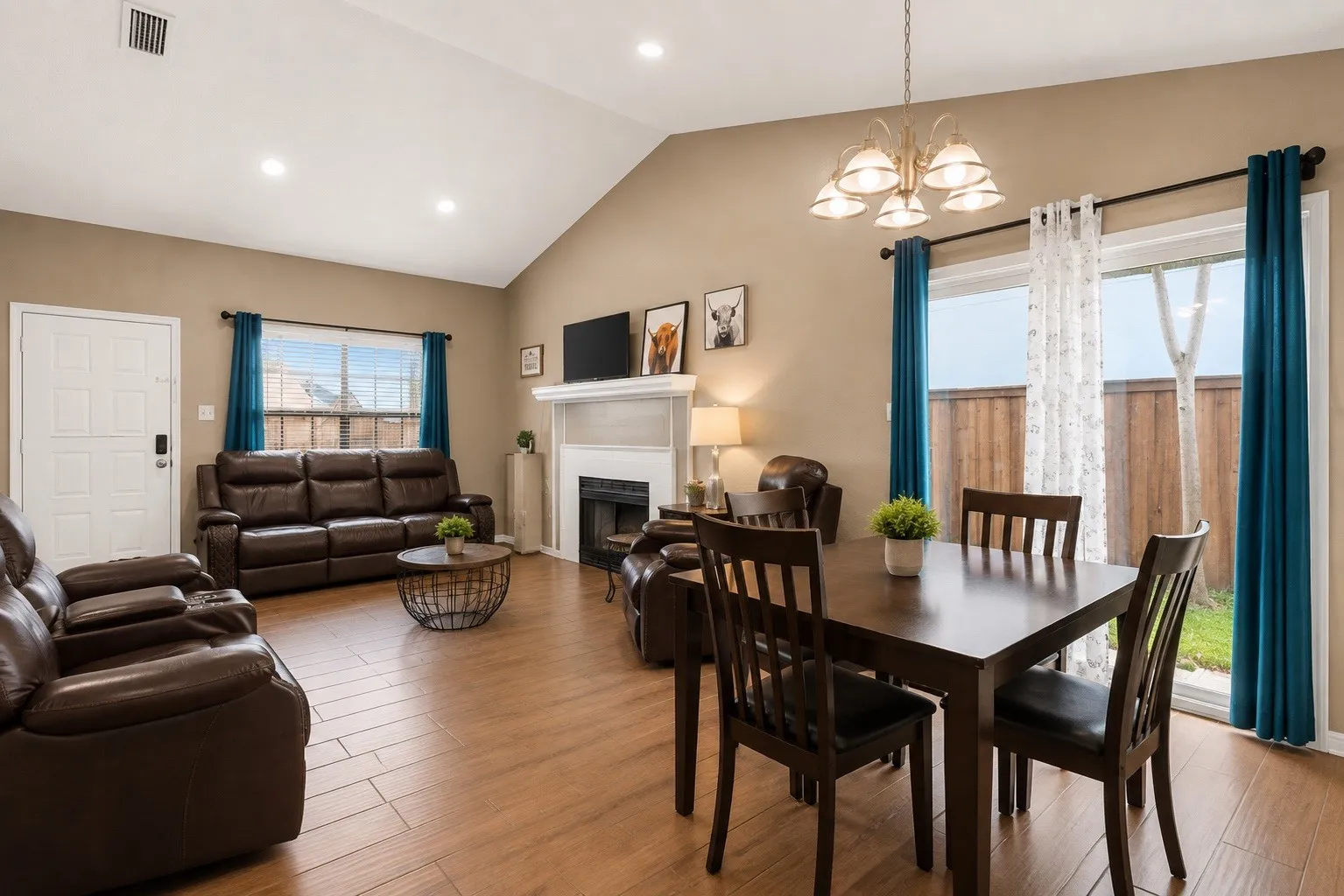 Single Family Residence For Sale in Dallas County , 10319 Waterbury Drive, Dallas, Texas 75217, 3 Bedroom, 1 Bathroom, 1 Garage spaces, 1,037 Sqft, built in 1983, mls#21403317, Real Estate Agent in Dallas, Homes For Sale in Dallas county, Homes For Sale in Dallas, Realtor in Dallas Texas, Real Estate Brokerage Independent Realty Texas, Luminita Cordes Realtor