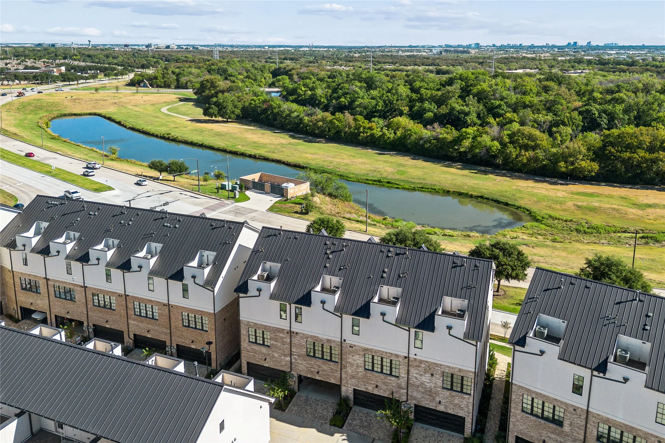 Townhouse For Sale in Dallas County , 5428 Tomlinson Drive, Irving, Texas 75039, 3 Bedroom, 4 Bathroom, 2 Garage spaces, 2,019 Sqft, built in 2024, mls#21404211, Real Estate Agent in Irving, Homes For Sale in Dallas county, Homes For Sale in Irving, Realtor in Irving Texas, Real Estate Brokerage Independent Realty Texas, Luminita Cordes Realtor