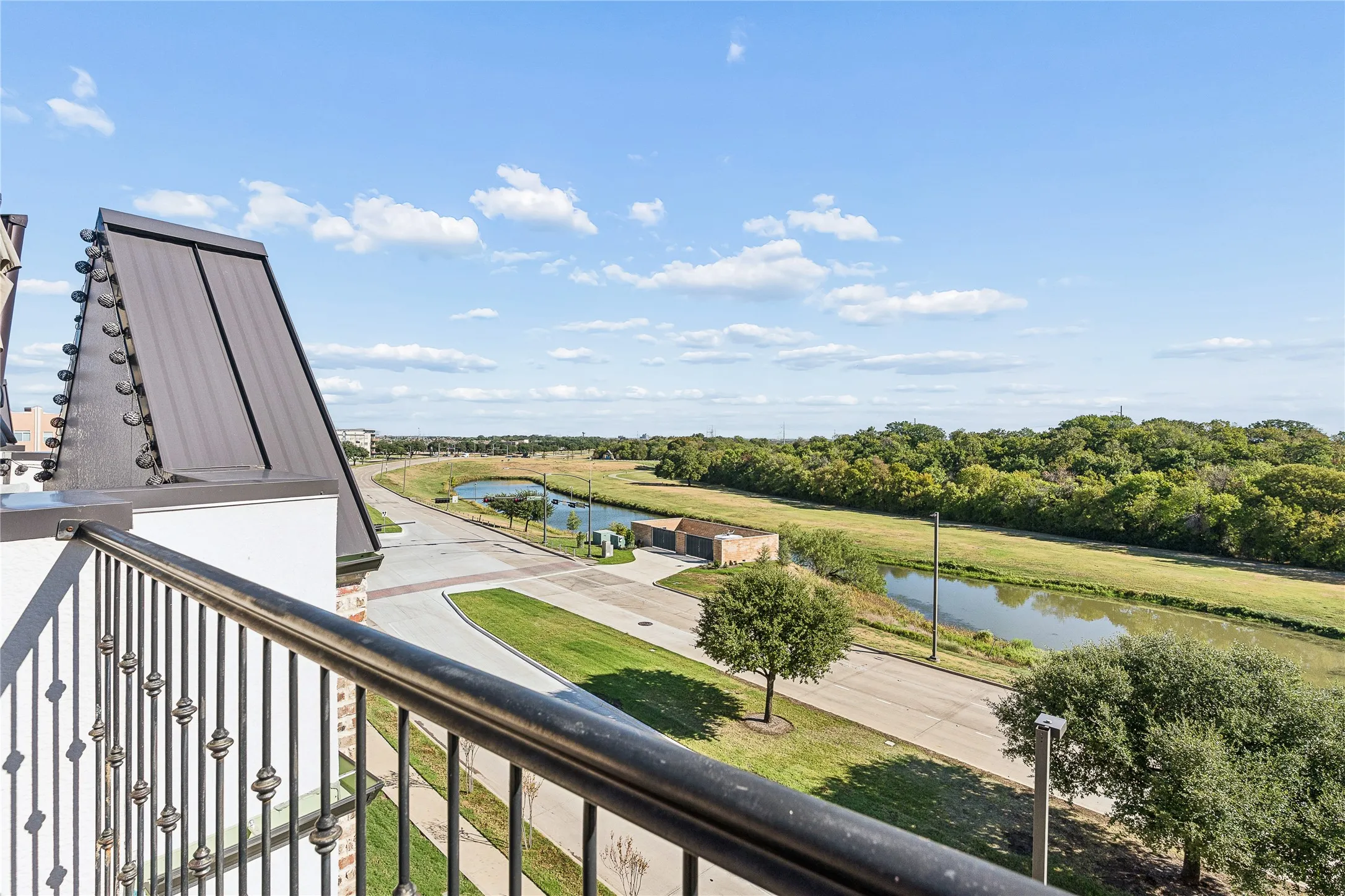 Townhouse For Sale in Dallas County , 5428 Tomlinson Drive, Irving, Texas 75039, 3 Bedroom, 4 Bathroom, 2 Garage spaces, 2,019 Sqft, built in 2024, mls#21404211, Real Estate Agent in Irving, Homes For Sale in Dallas county, Homes For Sale in Irving, Realtor in Irving Texas, Real Estate Brokerage Independent Realty Texas, Luminita Cordes Realtor