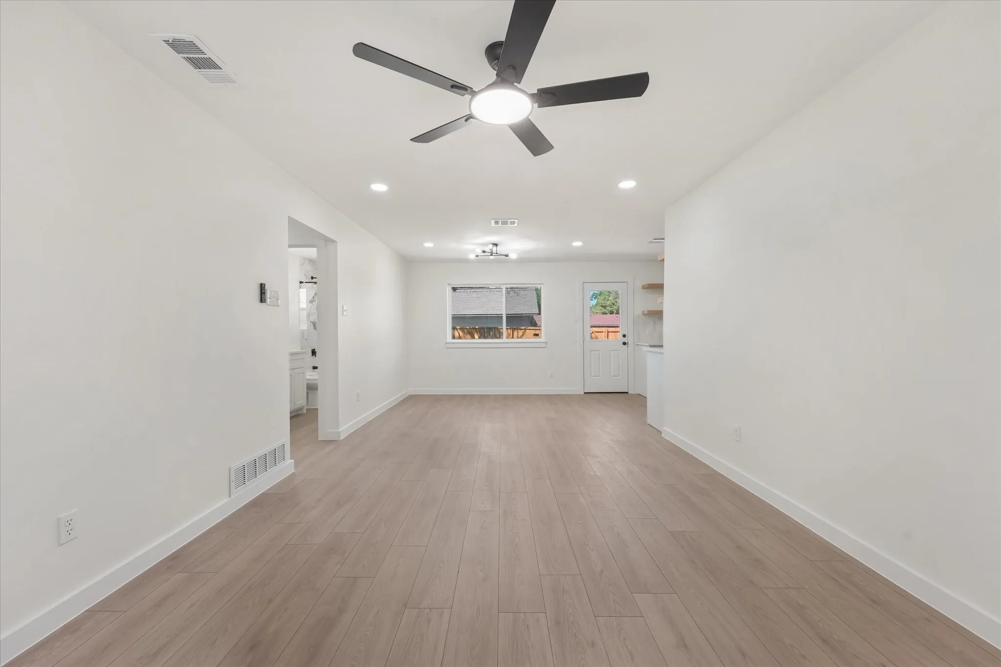 Single Family Residence For Sale in Dallas County , 3635 Emerald Drive, Mesquite, Texas 75150, 3 Bedroom, 2 Bathroom, 1 Garage spaces, 1,164 Sqft, built in 1962, mls#21402148, Real Estate Agent in Mesquite, Homes For Sale in Dallas county, Homes For Sale in Mesquite, Realtor in Mesquite Texas, Real Estate Brokerage Independent Realty Texas, Luminita Cordes Realtor